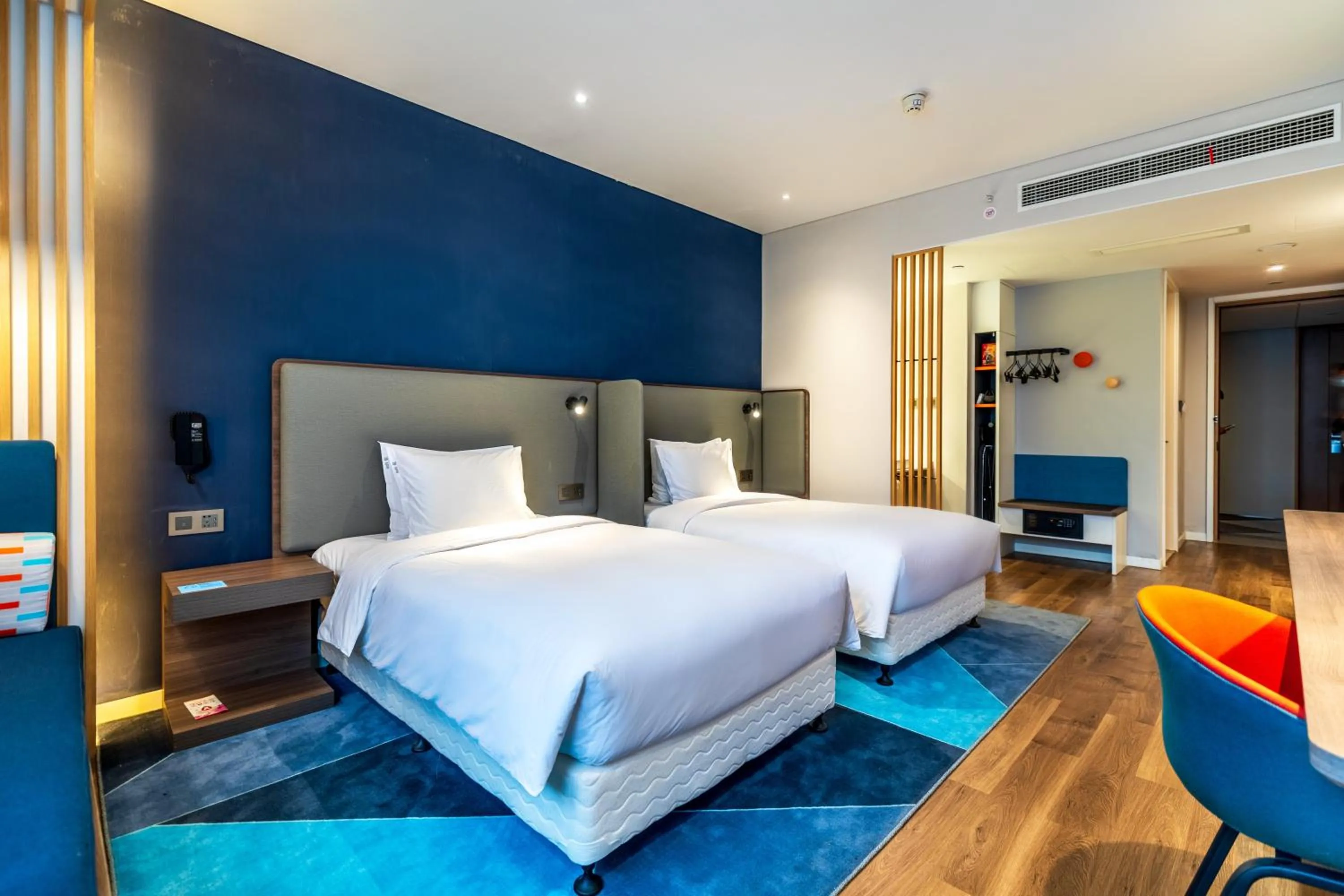 Photo of the whole room in Holiday Inn Express Pinghu by IHG