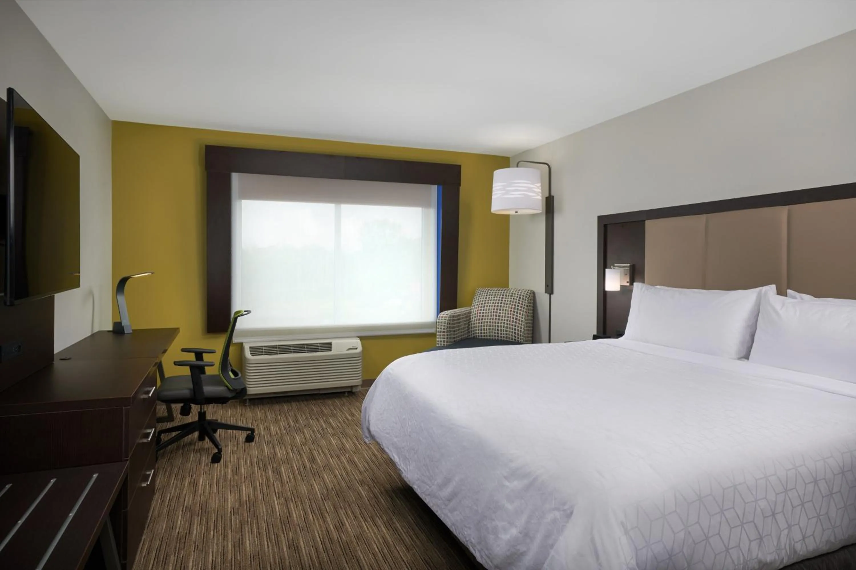 Photo of the whole room, Bed in Holiday Inn Express Amherst - Lockport by IHG