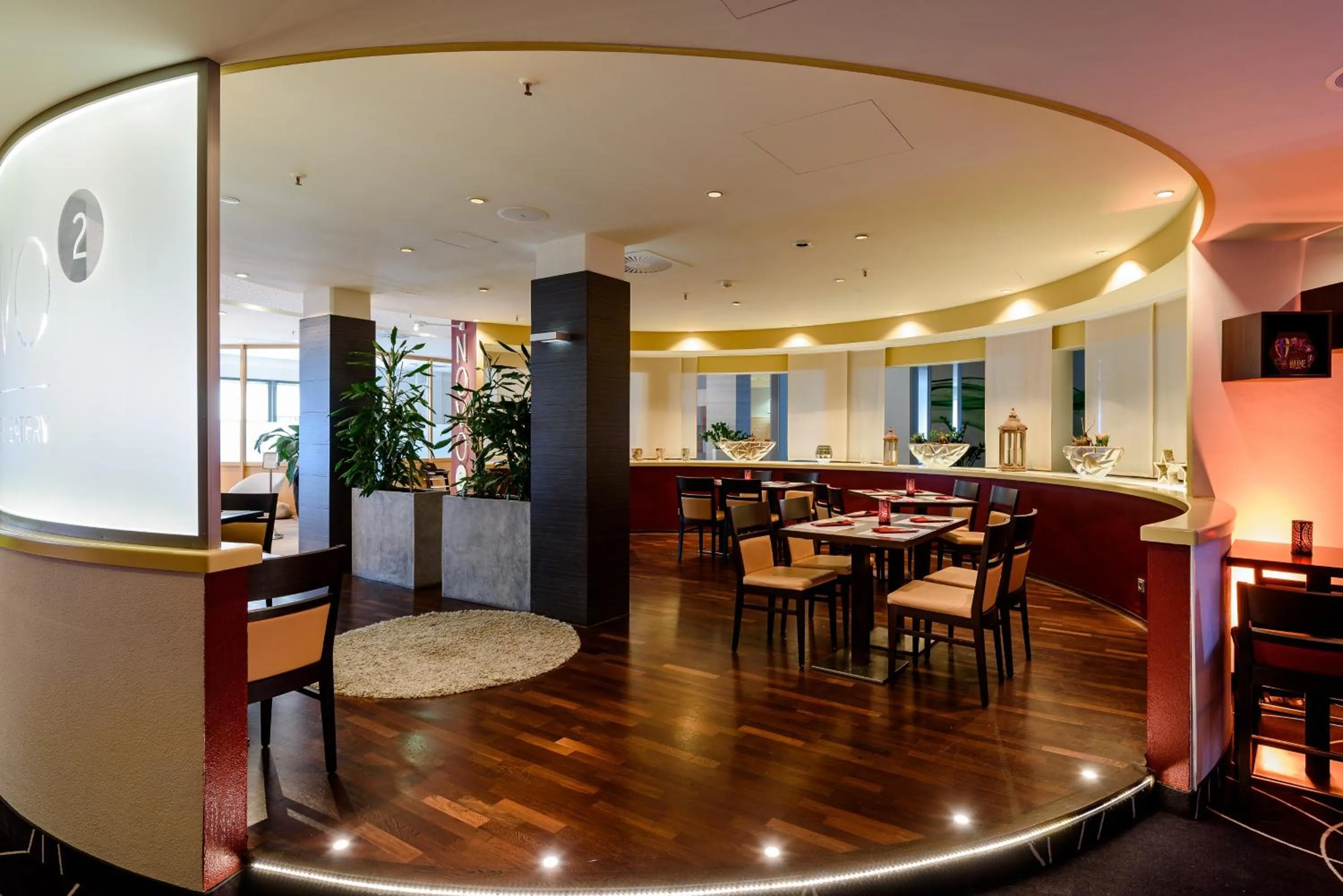 Restaurant/places to eat in Novotel Frankfurt City