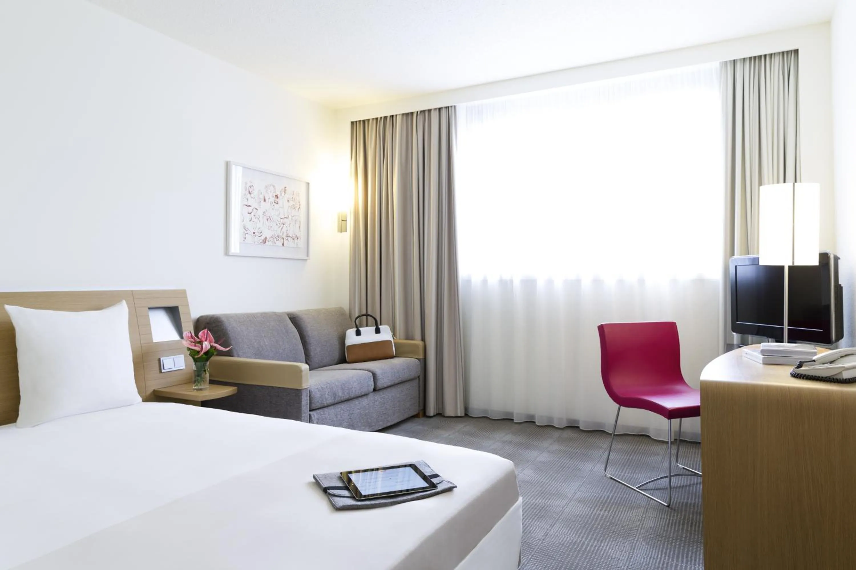 Photo of the whole room, Bed in Novotel Frankfurt City