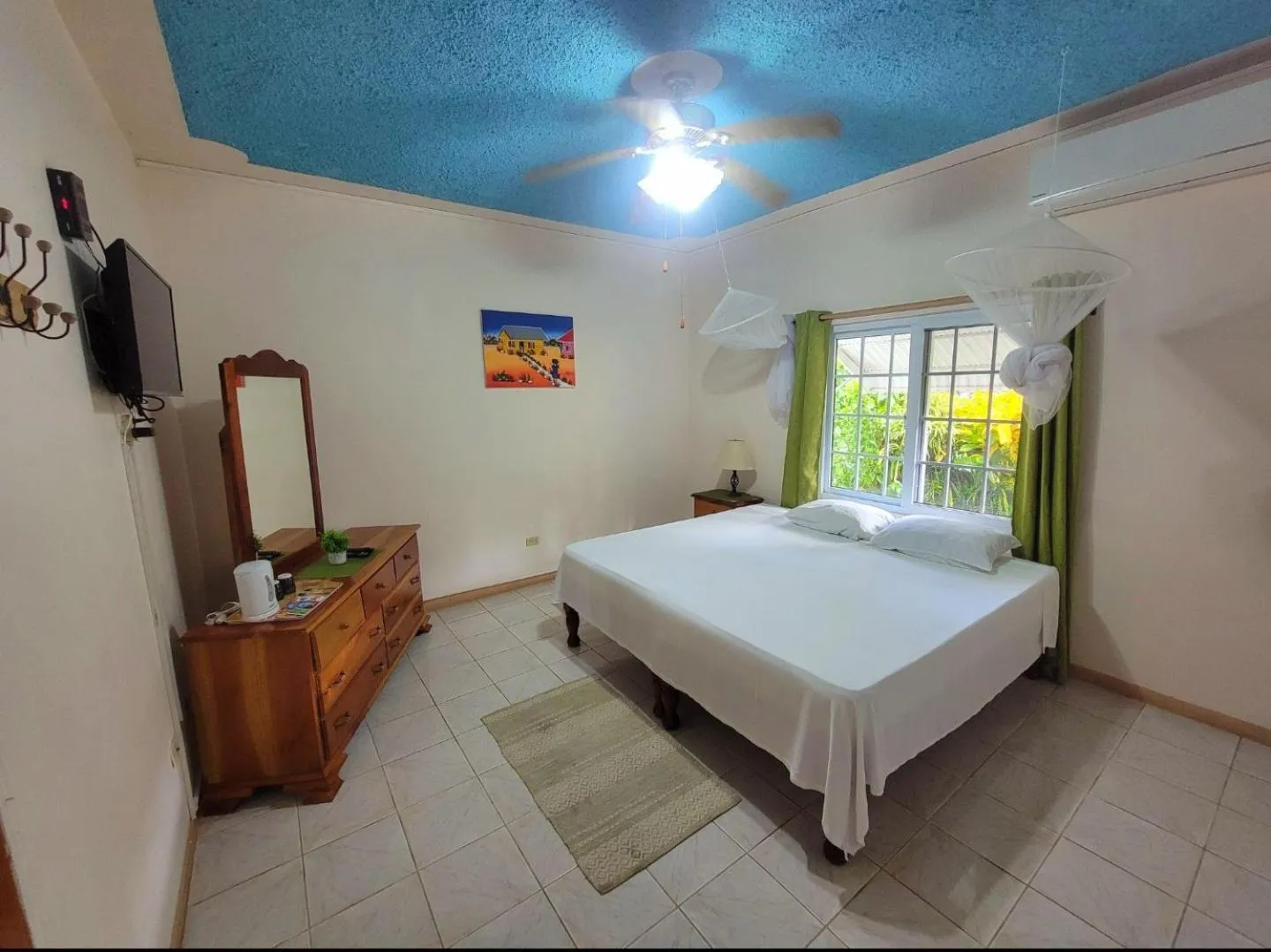 Bedroom, Bed in Green's Palace Jamaica