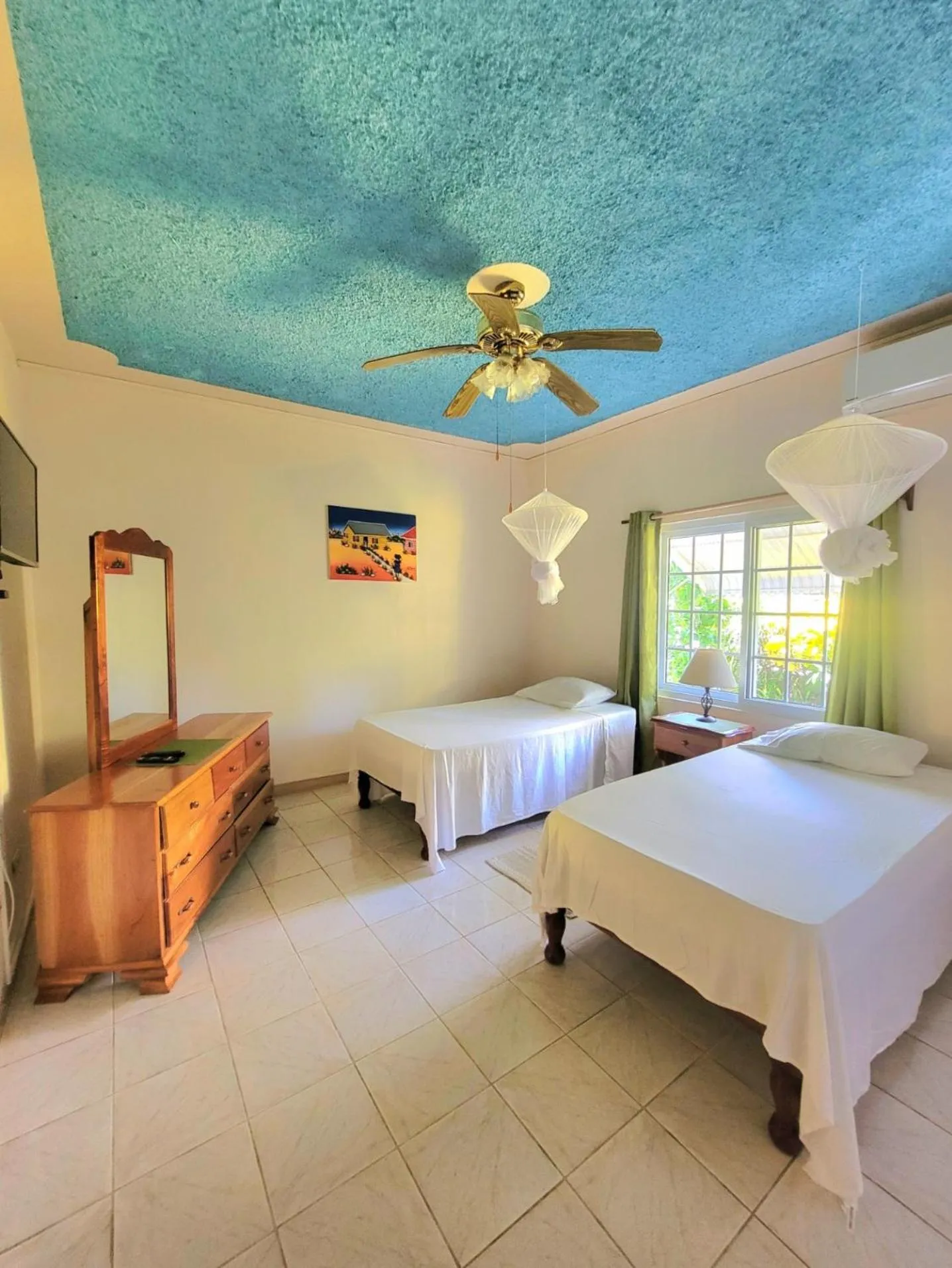 Bedroom, Bed in Green's Palace Jamaica