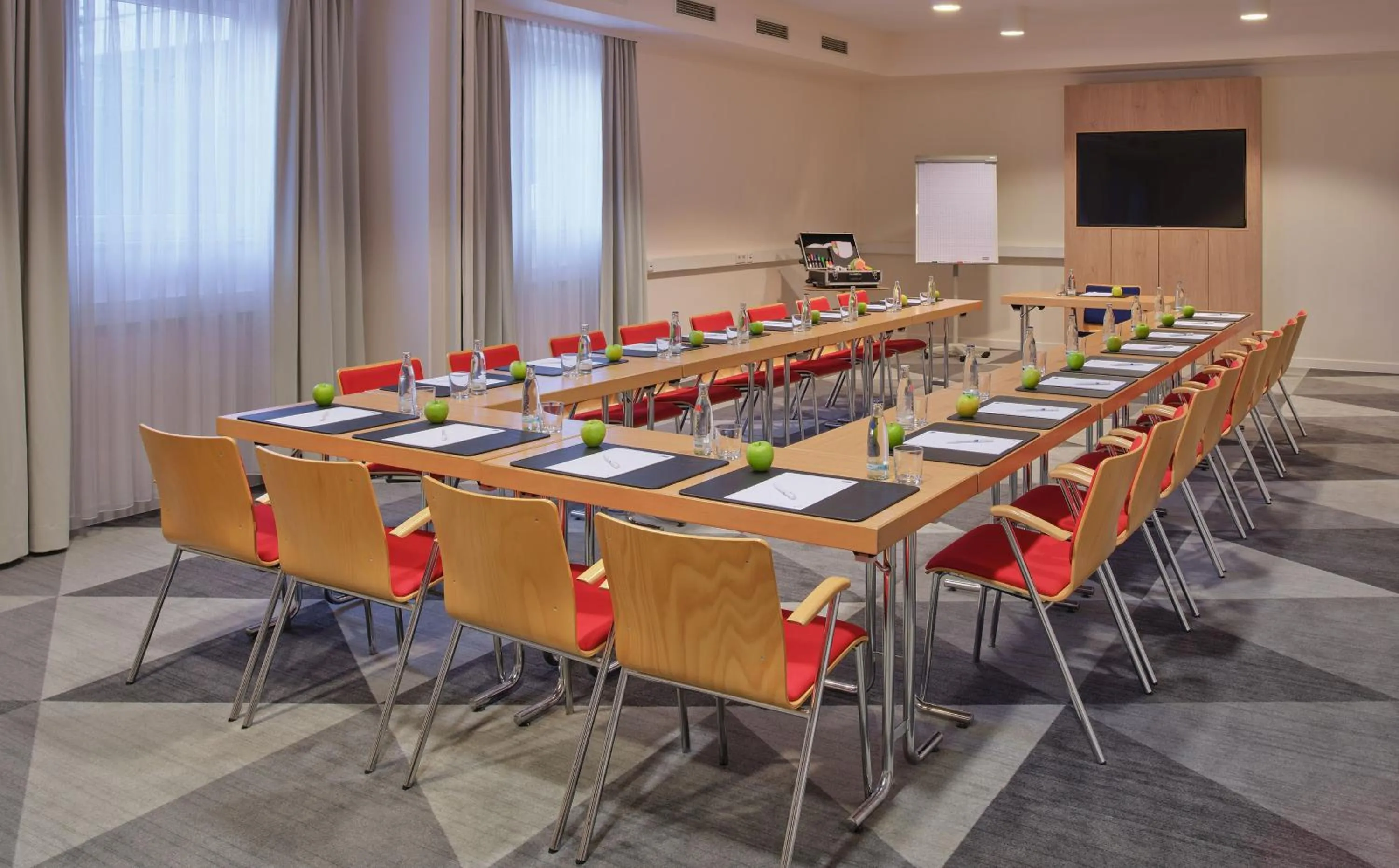 Meeting/conference room in Holiday Inn Express Frankfurt Airport by IHG