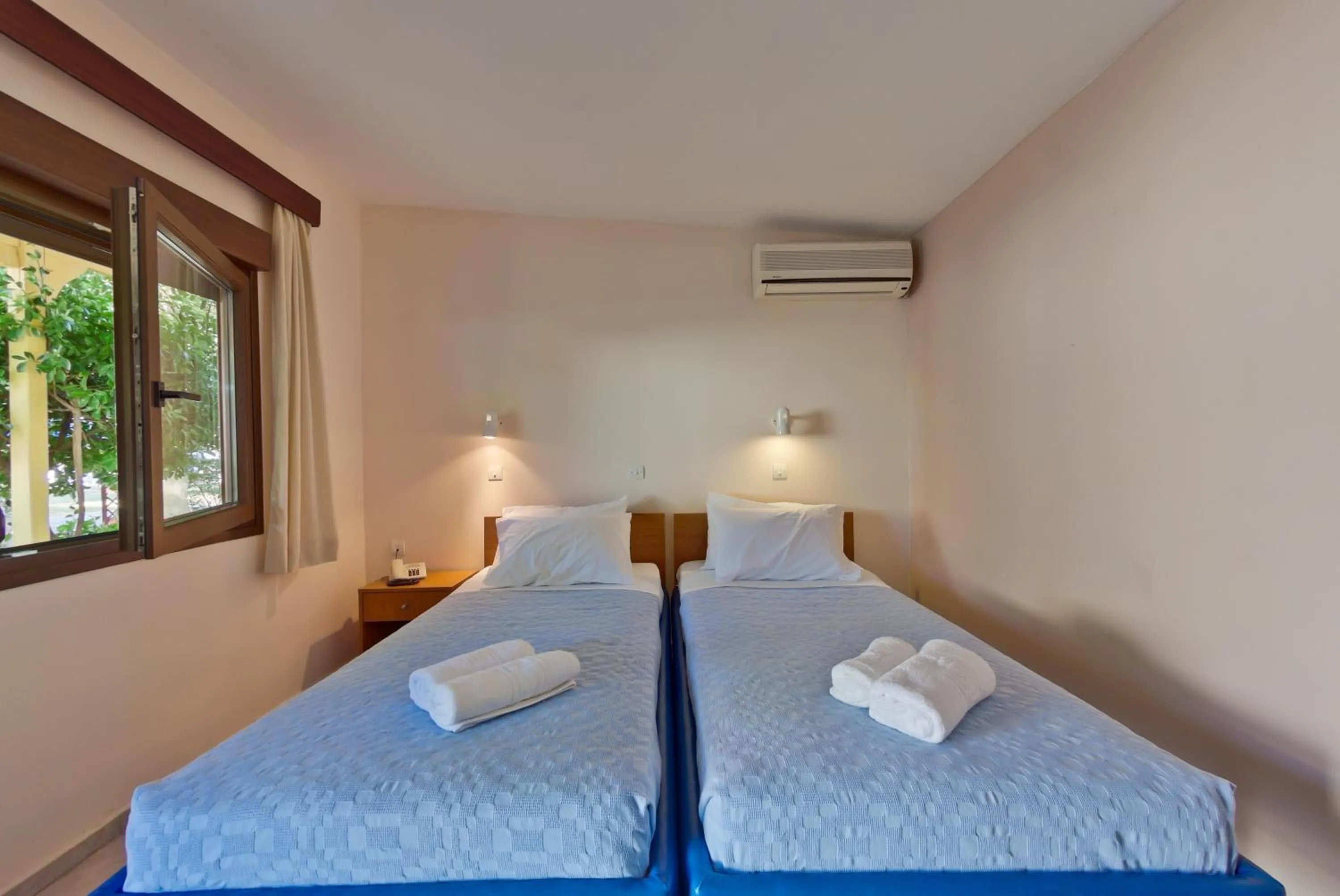 Photo of the whole room, Bed in Olympios Zeus