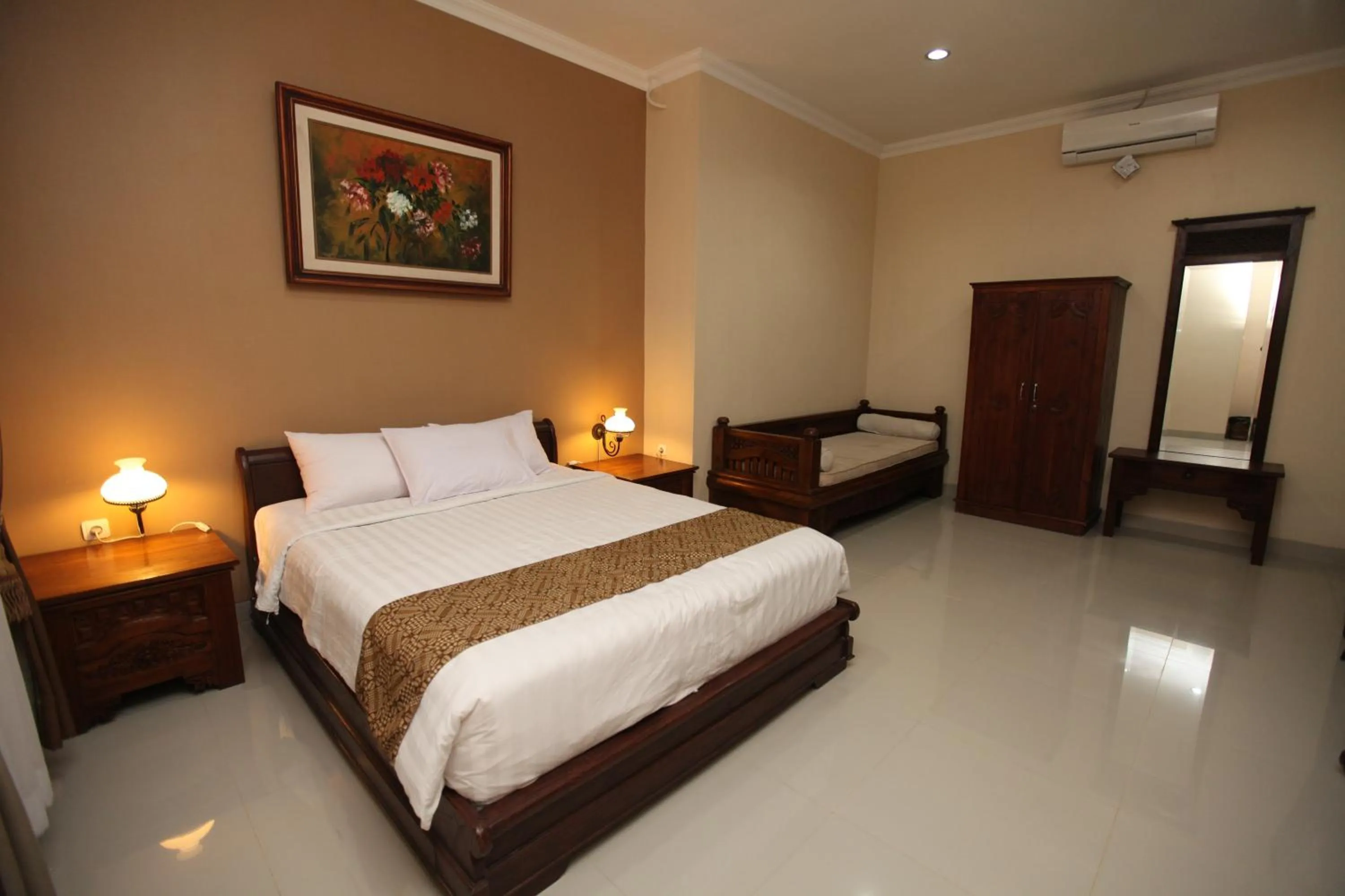 Photo of the whole room in Griya Yunika