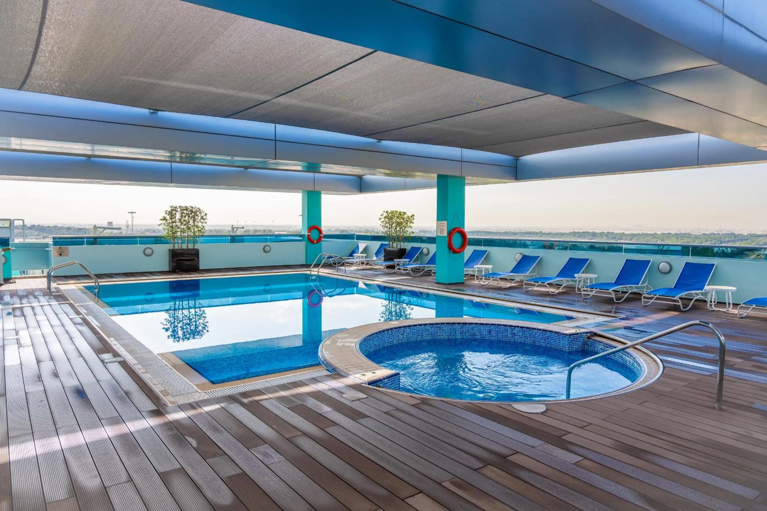 Swimming pool in Premier Inn Abu Dhabi Airport Business Park