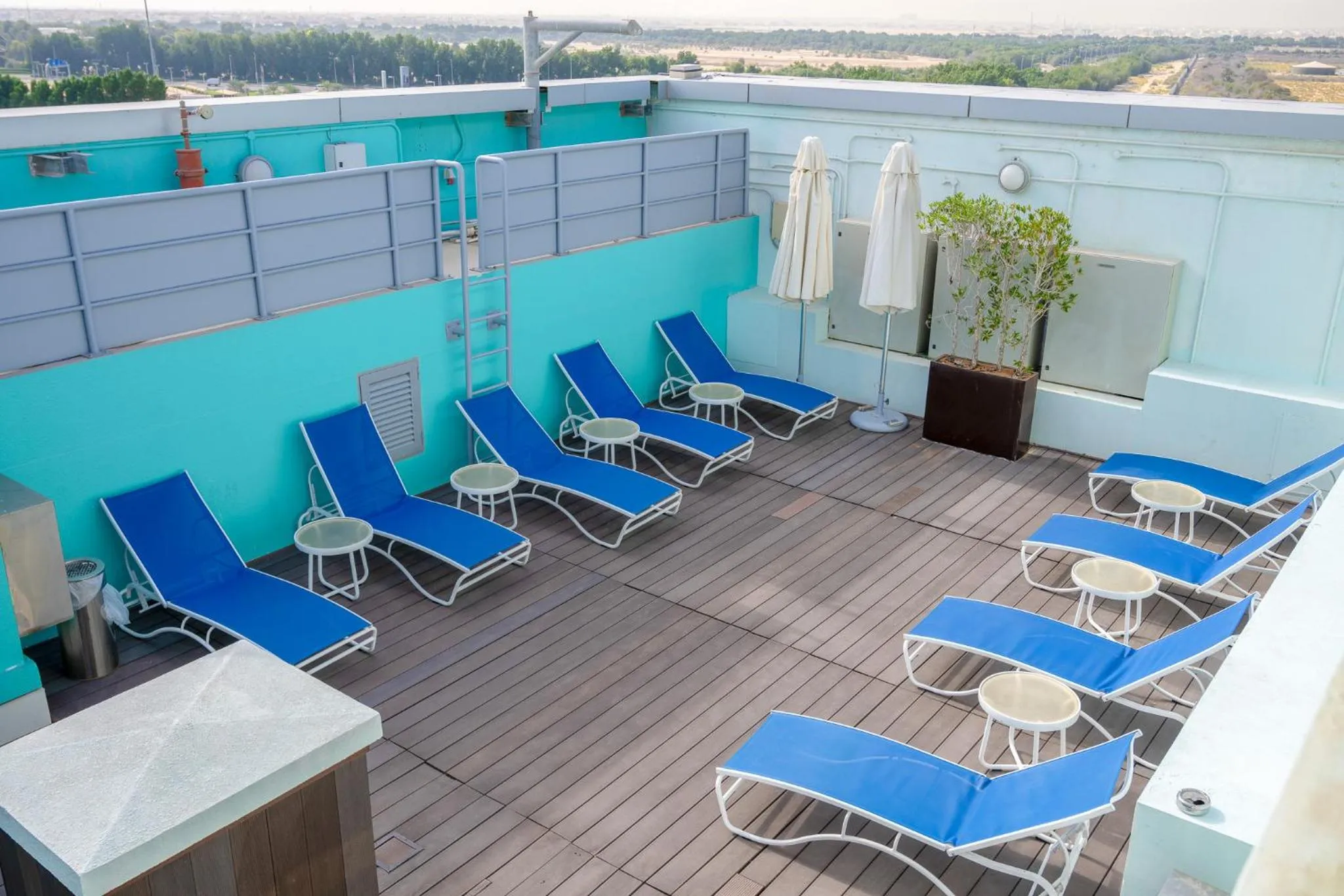 Swimming pool in Premier Inn Abu Dhabi Airport Business Park