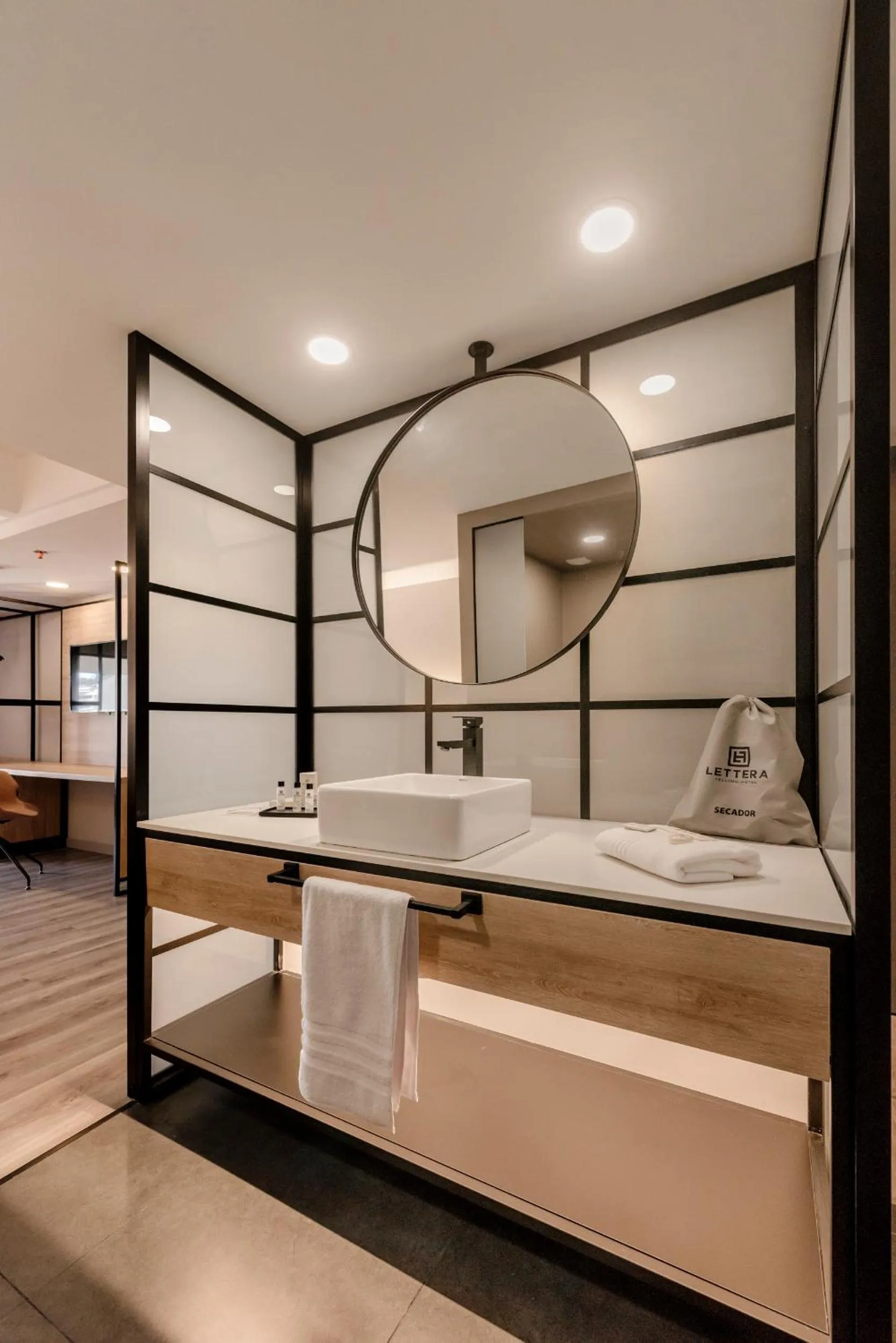 Bathroom, Bed in Lettera Hotel