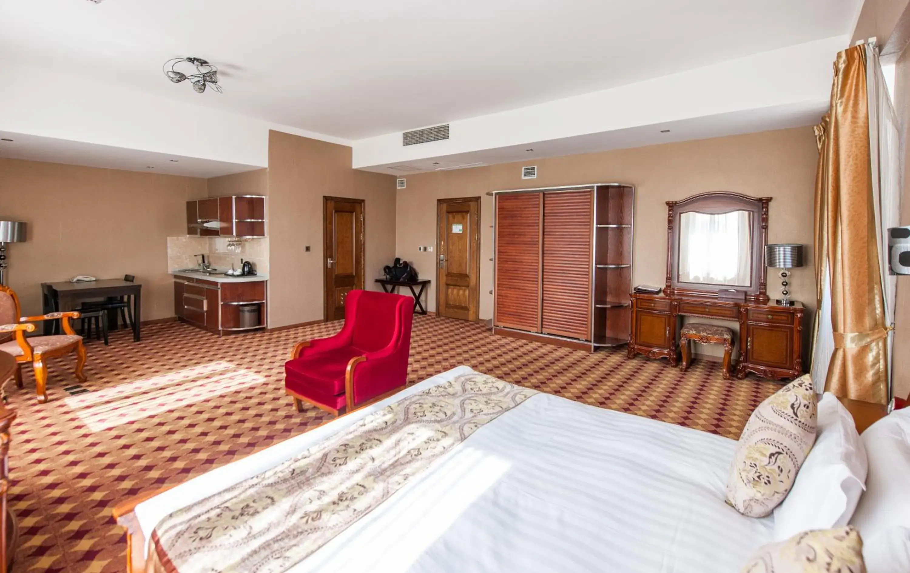 Deluxe King Room in UB City Hotel Deluxe King Room in UB City Hotel