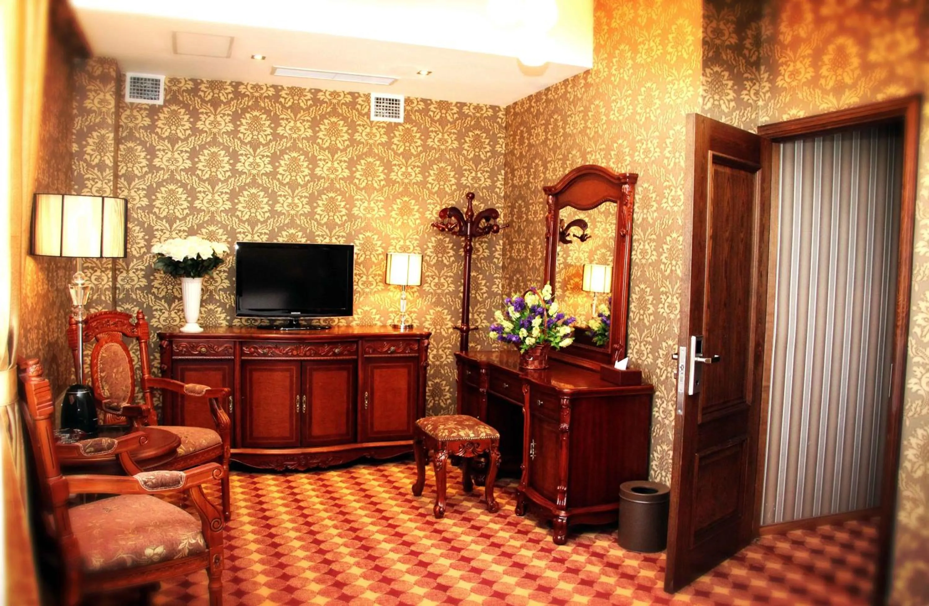 Photo of the whole room in UB City Hotel