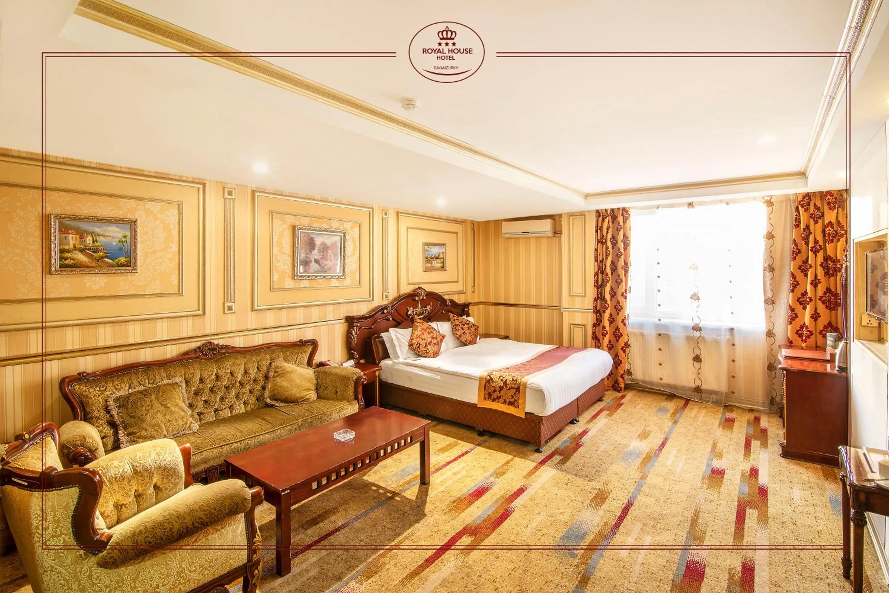 Living room in Royal House Hotel