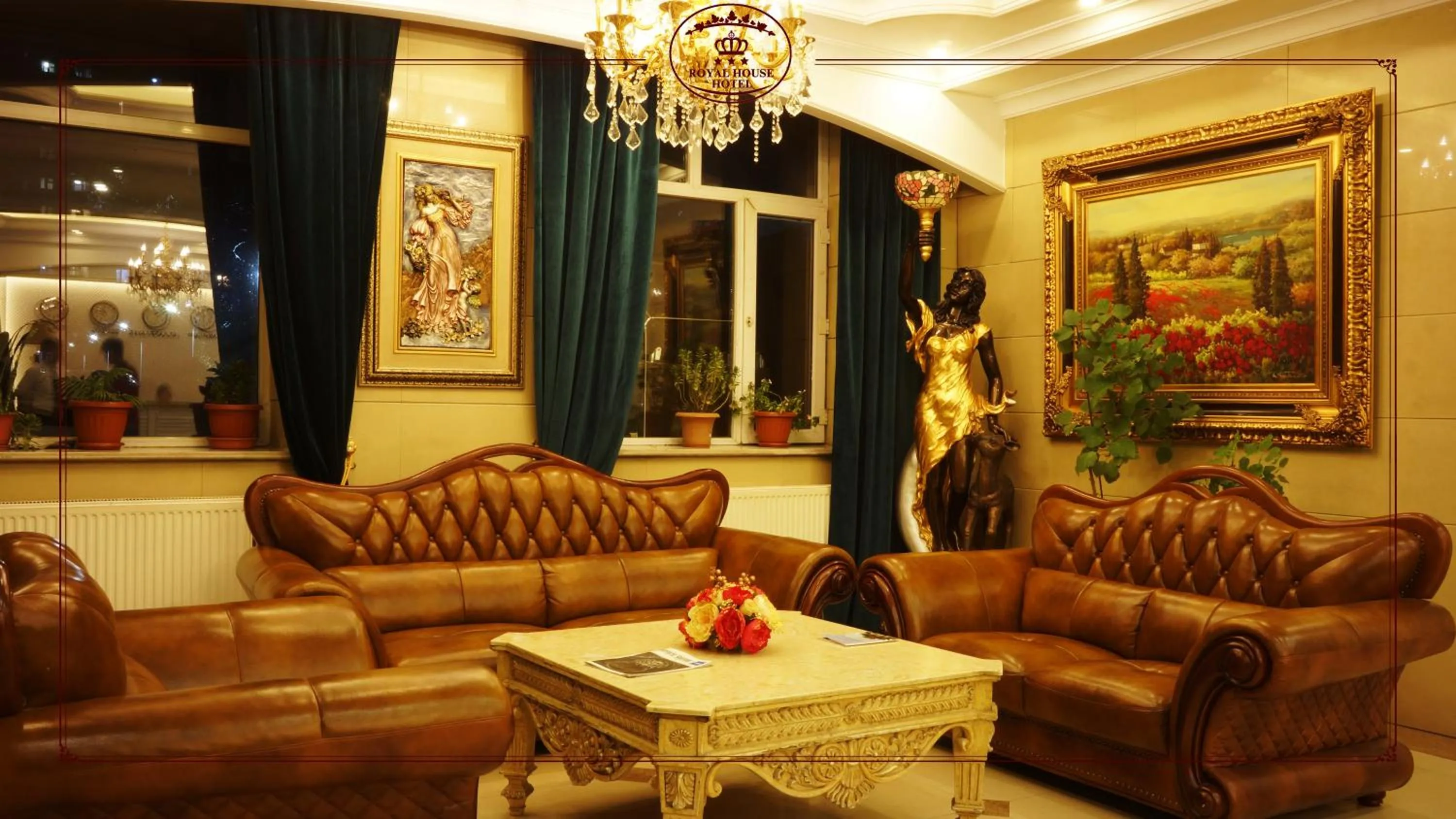 Living room in Royal House Hotel