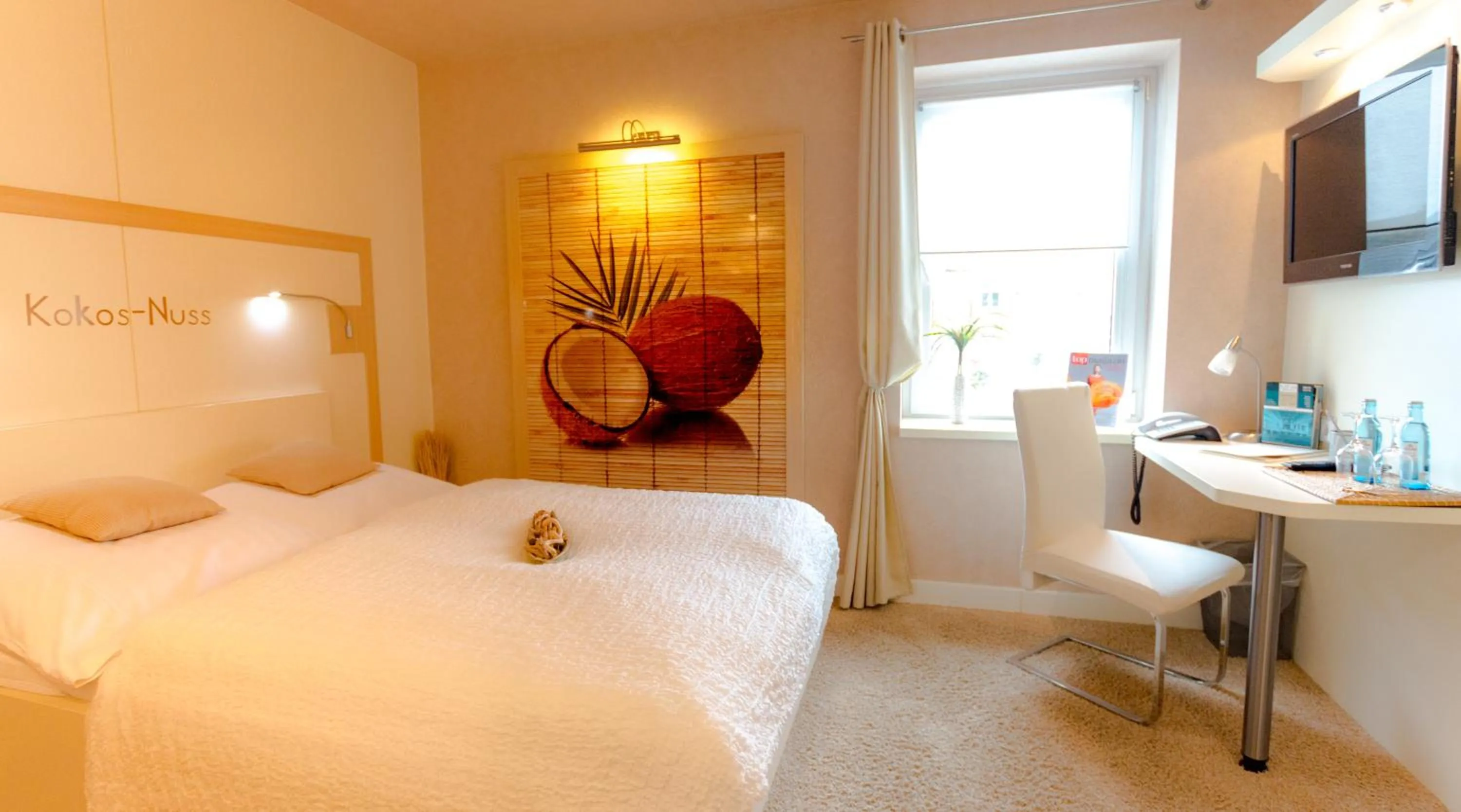 Photo of the whole room, Bed in Hotel Röhrsdorfer Hof