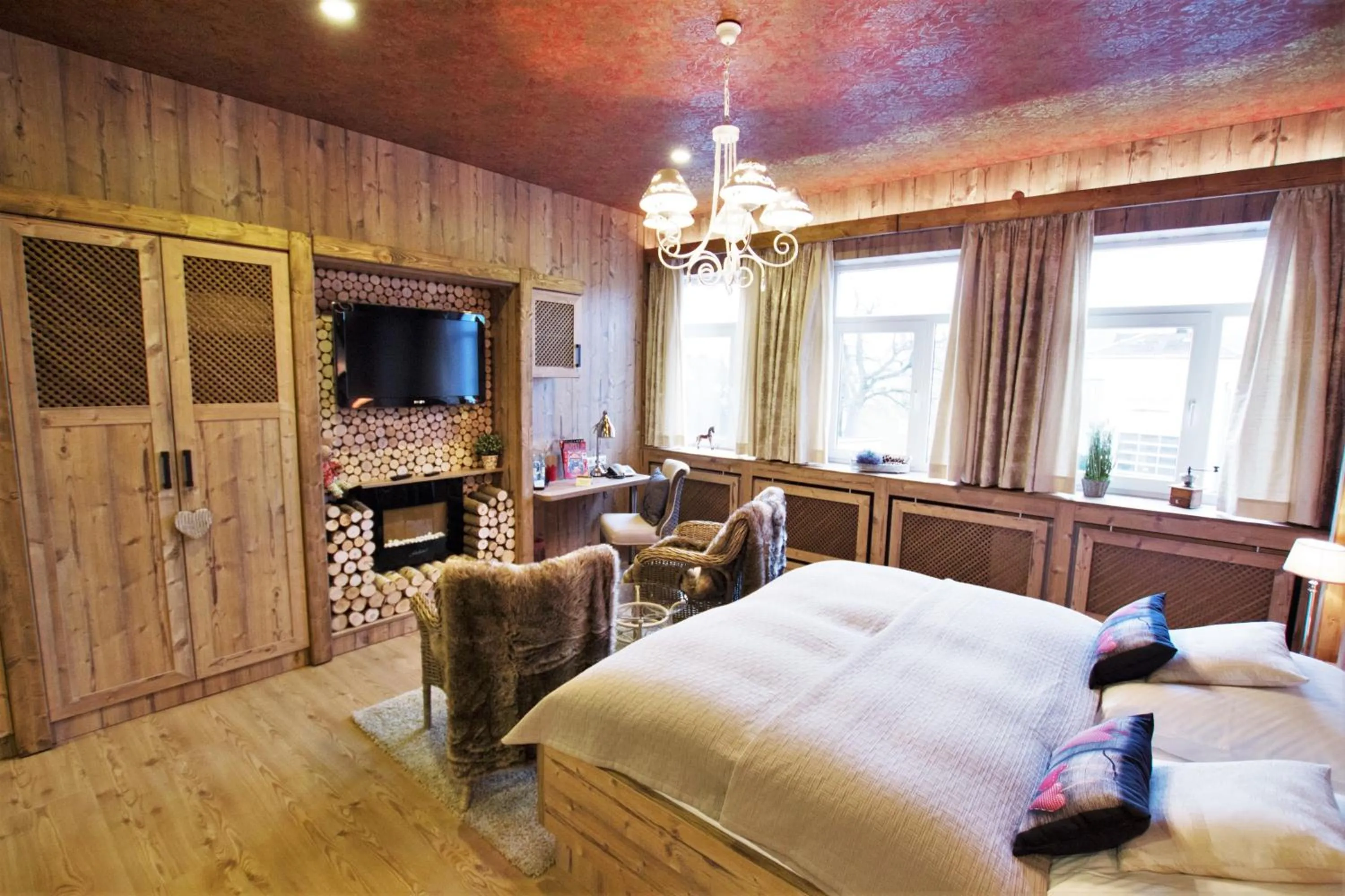 Photo of the whole room, Bed in Hotel Röhrsdorfer Hof