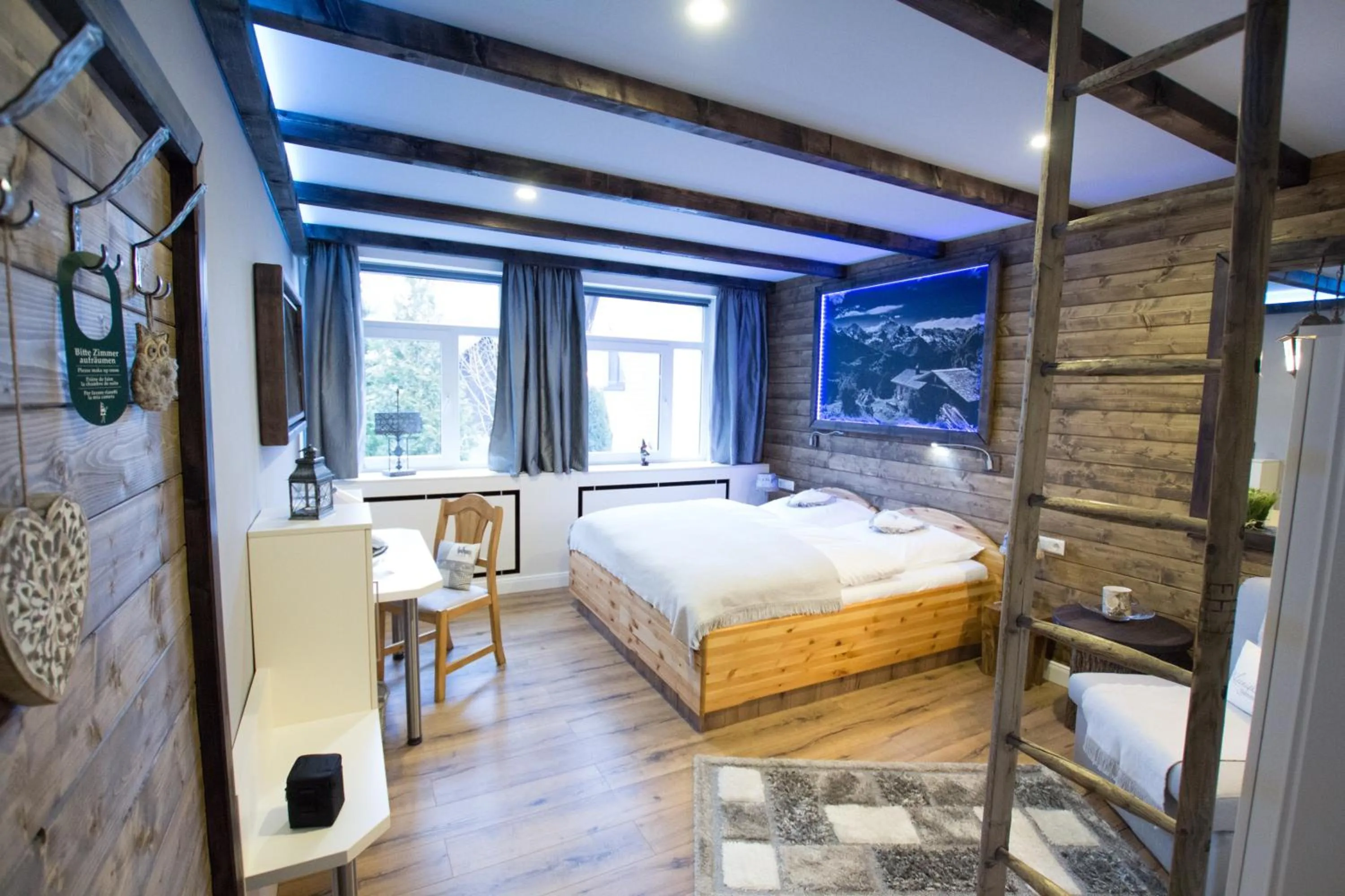 Photo of the whole room, Bed in Hotel Röhrsdorfer Hof