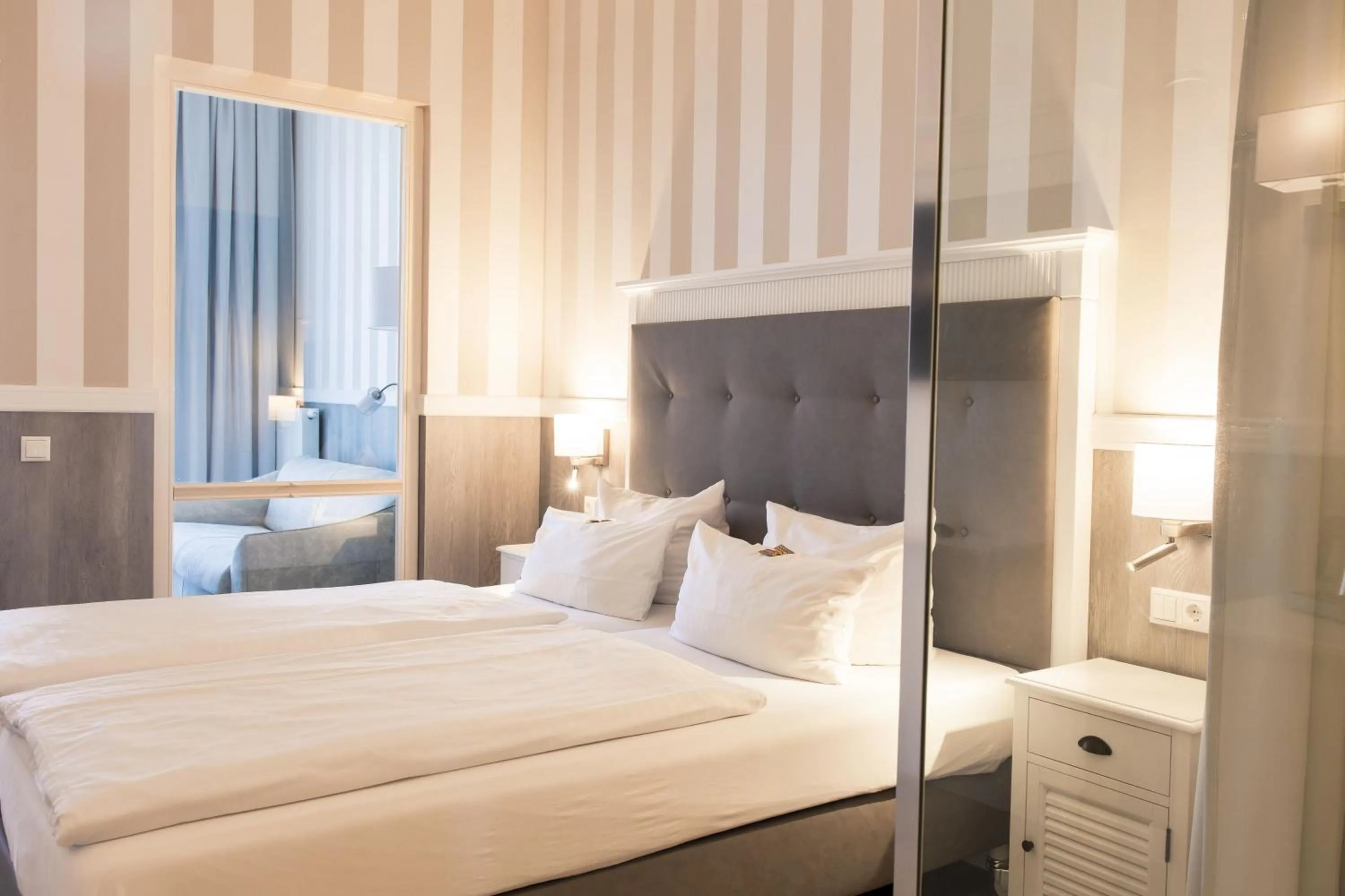 Photo of the whole room, Bed in Resort Hotel IV Jahreszeiten Zingst