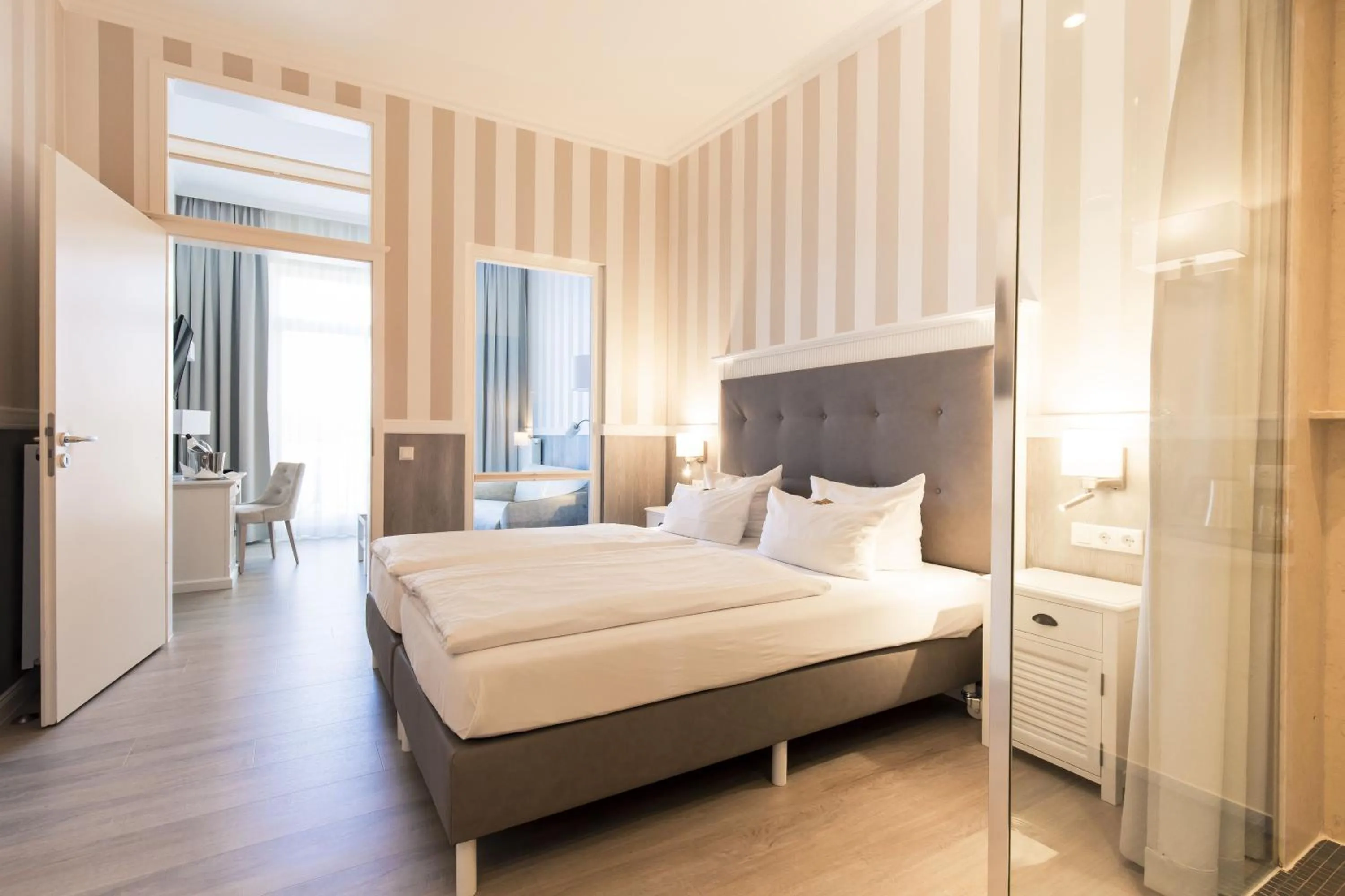 Photo of the whole room, Bed in Resort Hotel IV Jahreszeiten Zingst