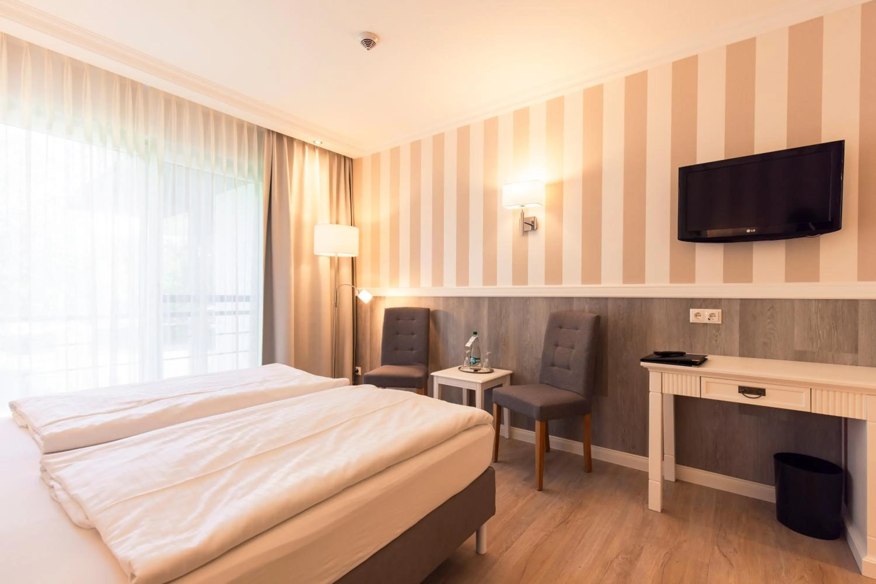 Photo of the whole room, Bed in Resort Hotel IV Jahreszeiten Zingst