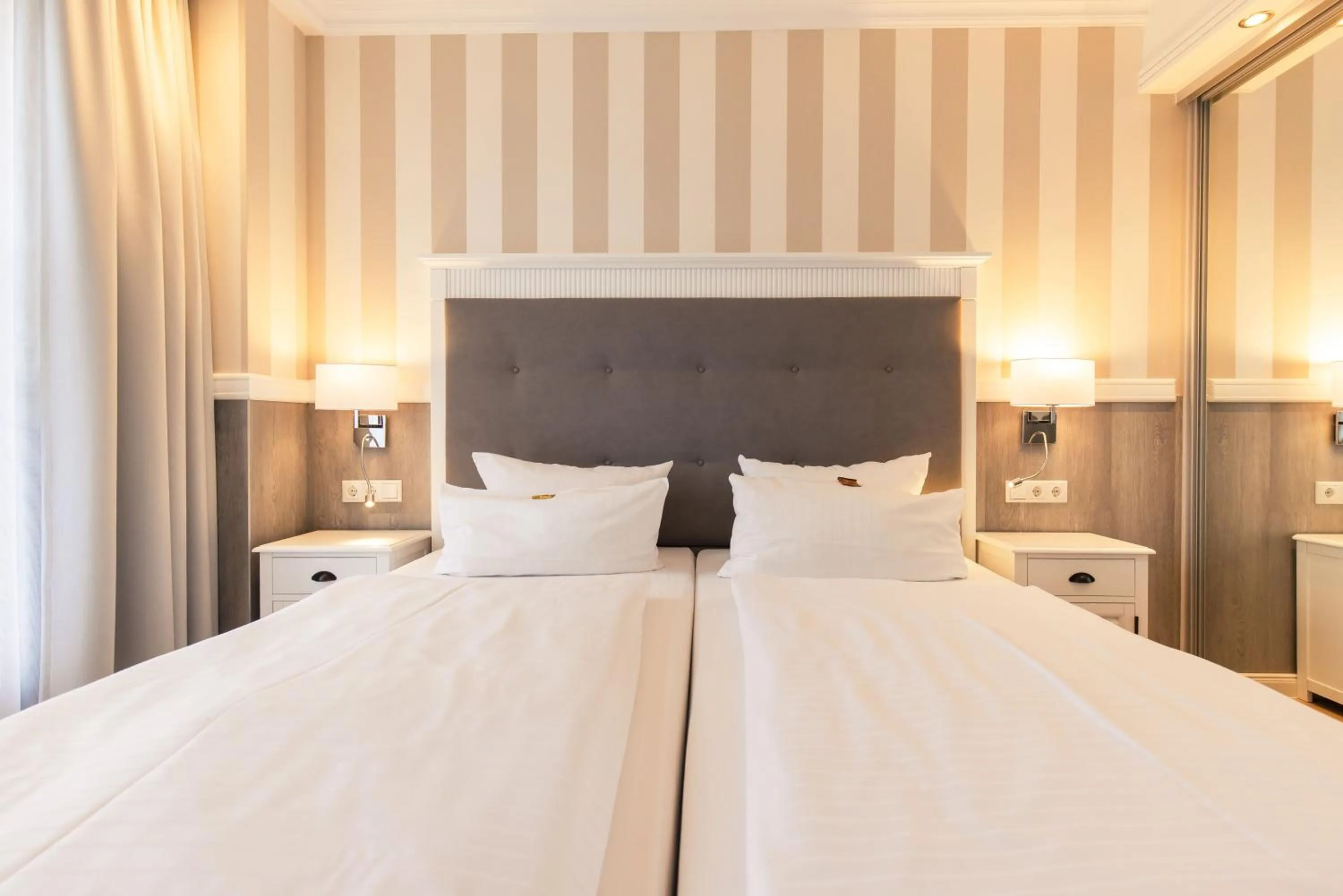 Photo of the whole room, Bed in Resort Hotel IV Jahreszeiten Zingst