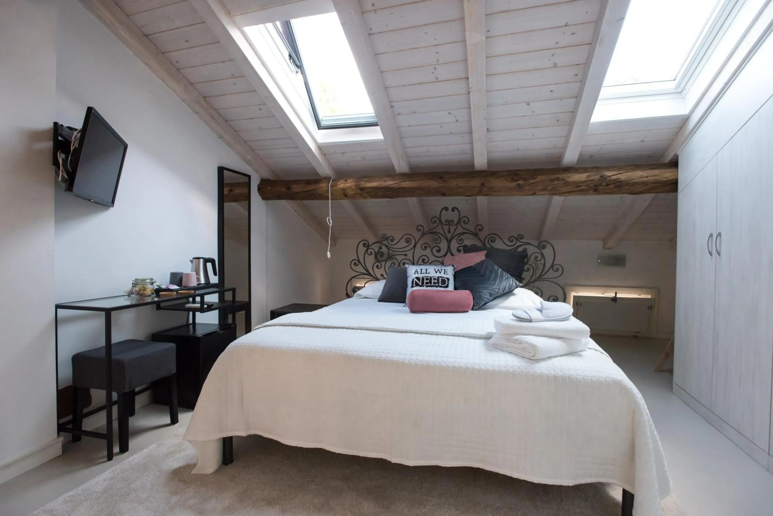 Photo of the whole room, Bed in Luna Sul Tetto