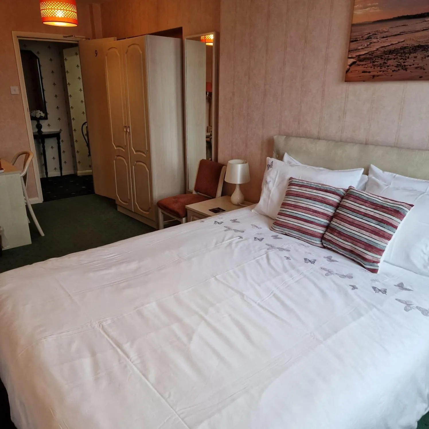 Bedroom, Bed in The Sands Hotel