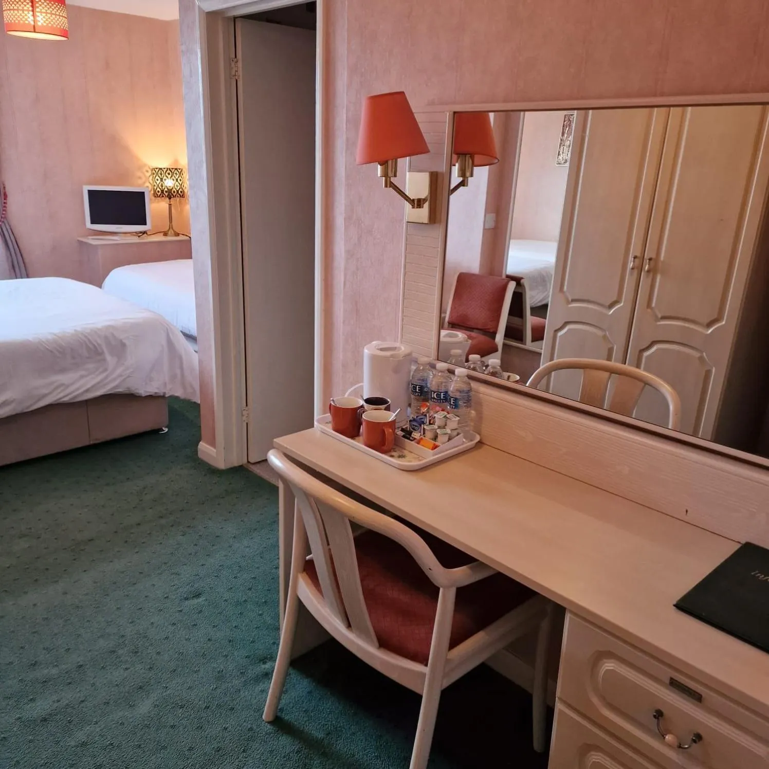 Bedroom, Bed in The Sands Hotel