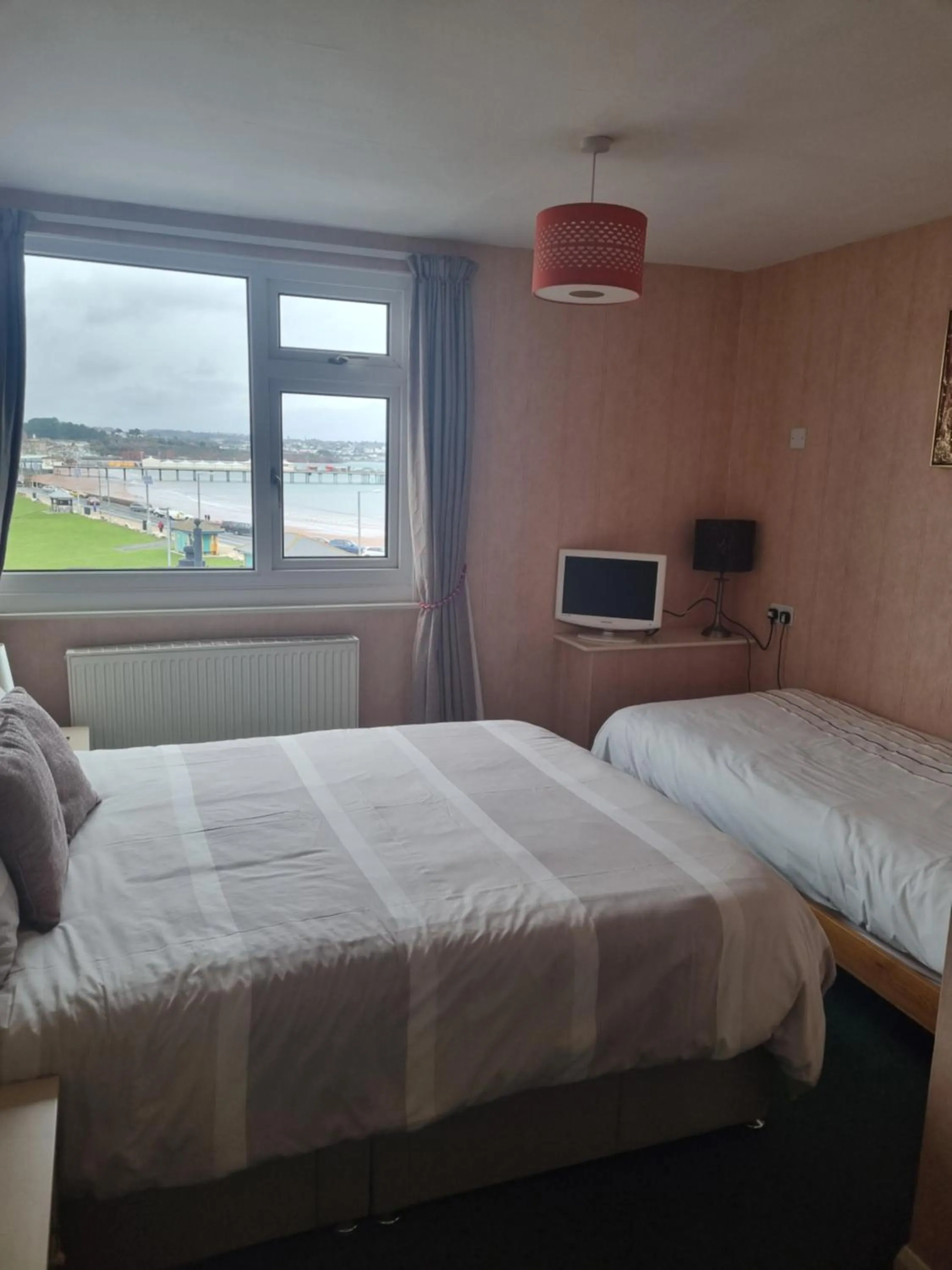 Bedroom, Bed in The Sands Hotel