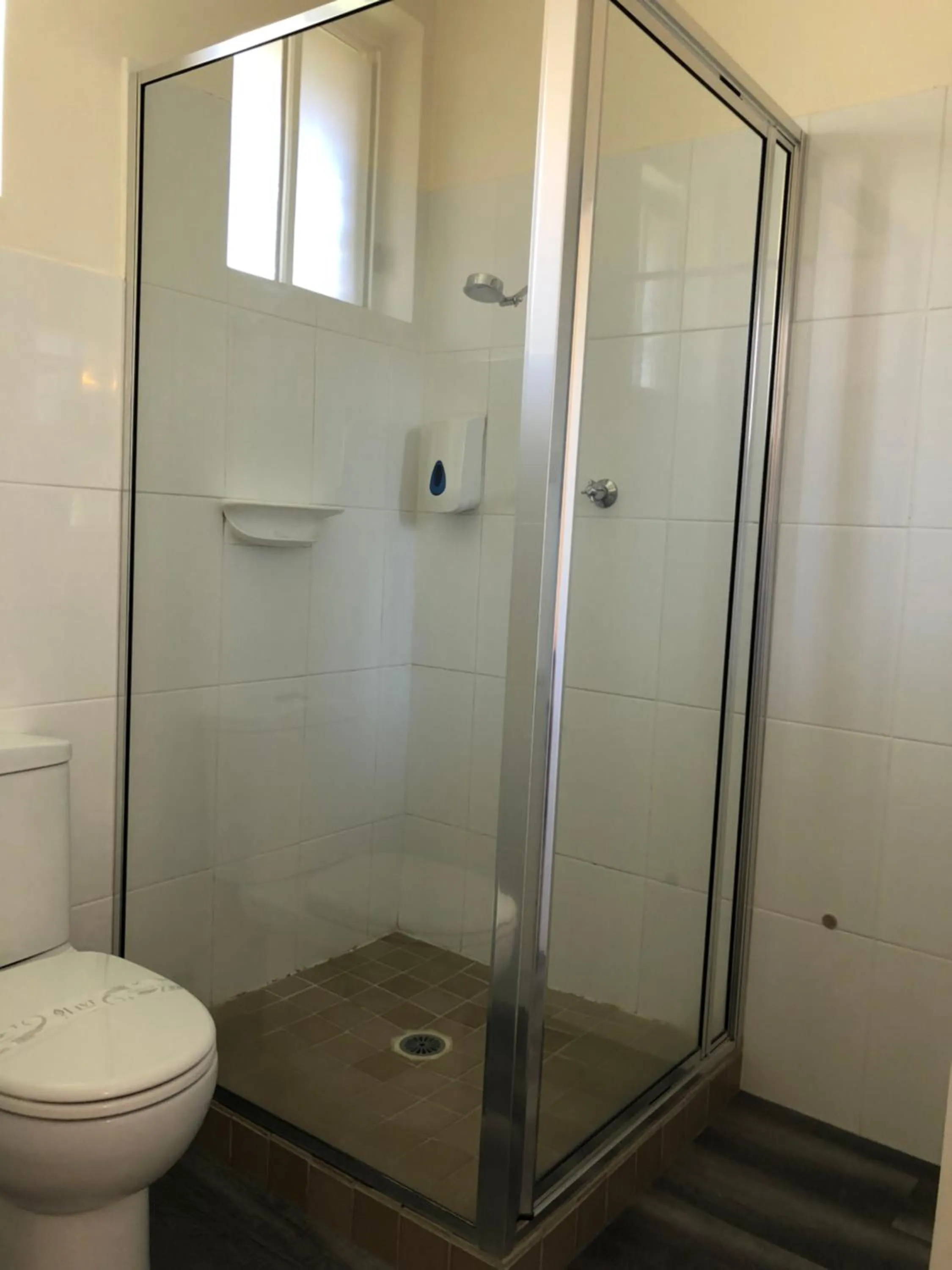 Bathroom in Bright Avenue Motor Inn