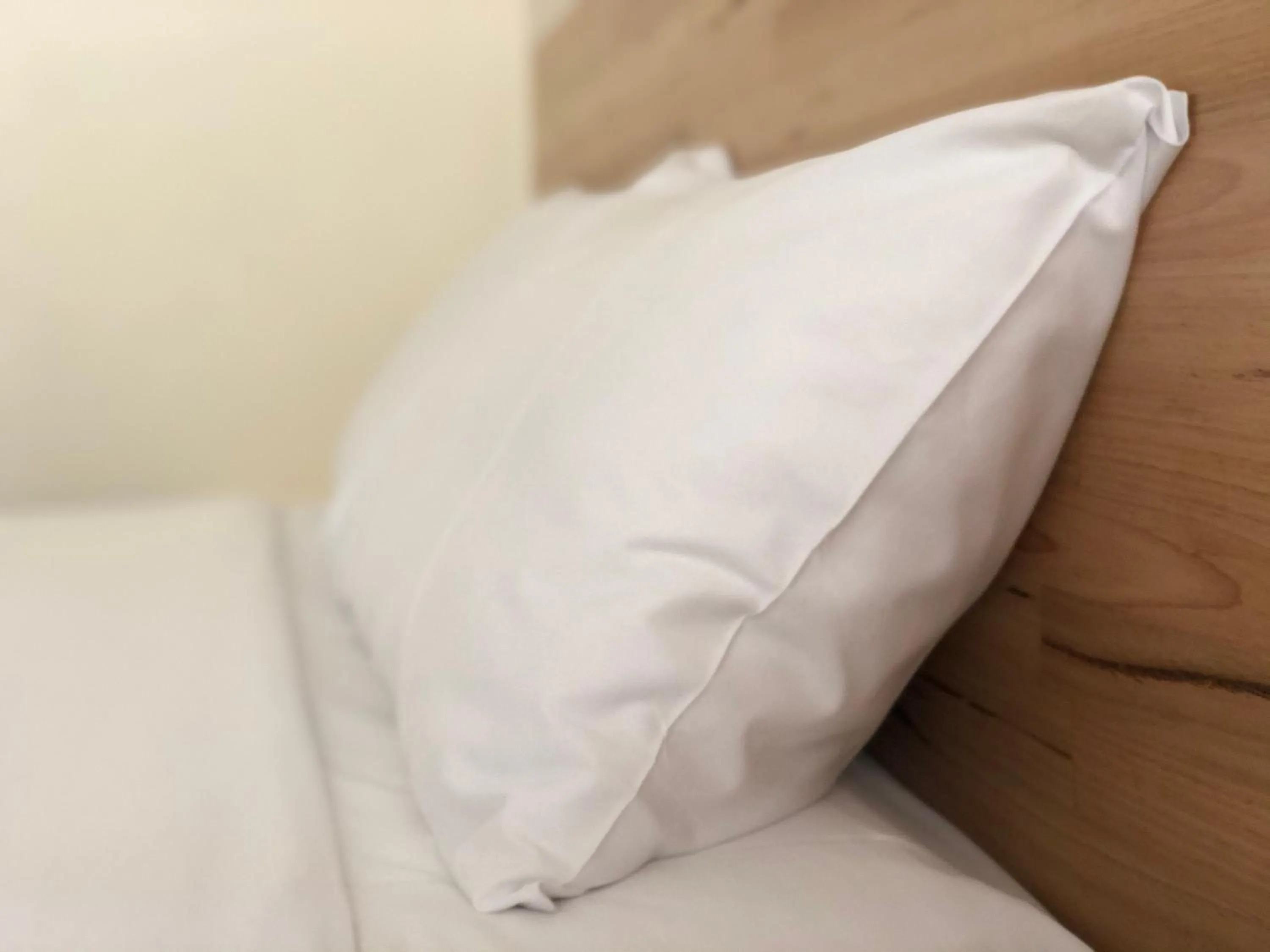 Bed in Bright Avenue Motor Inn