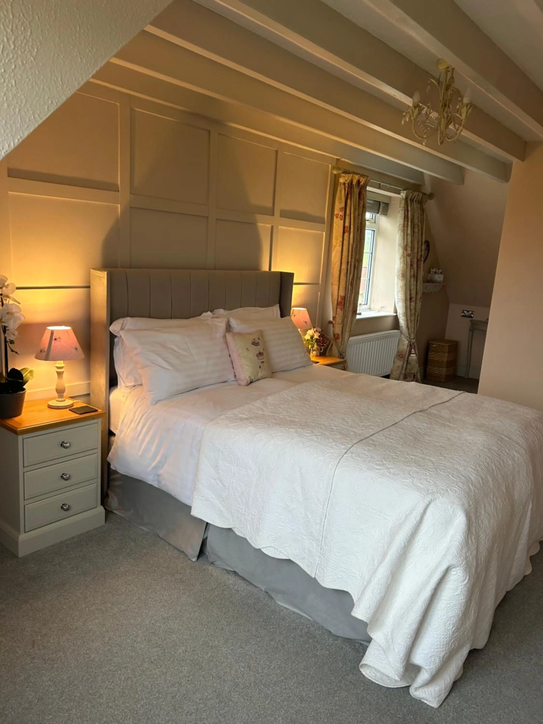 Bed in Ticketyboo Suites