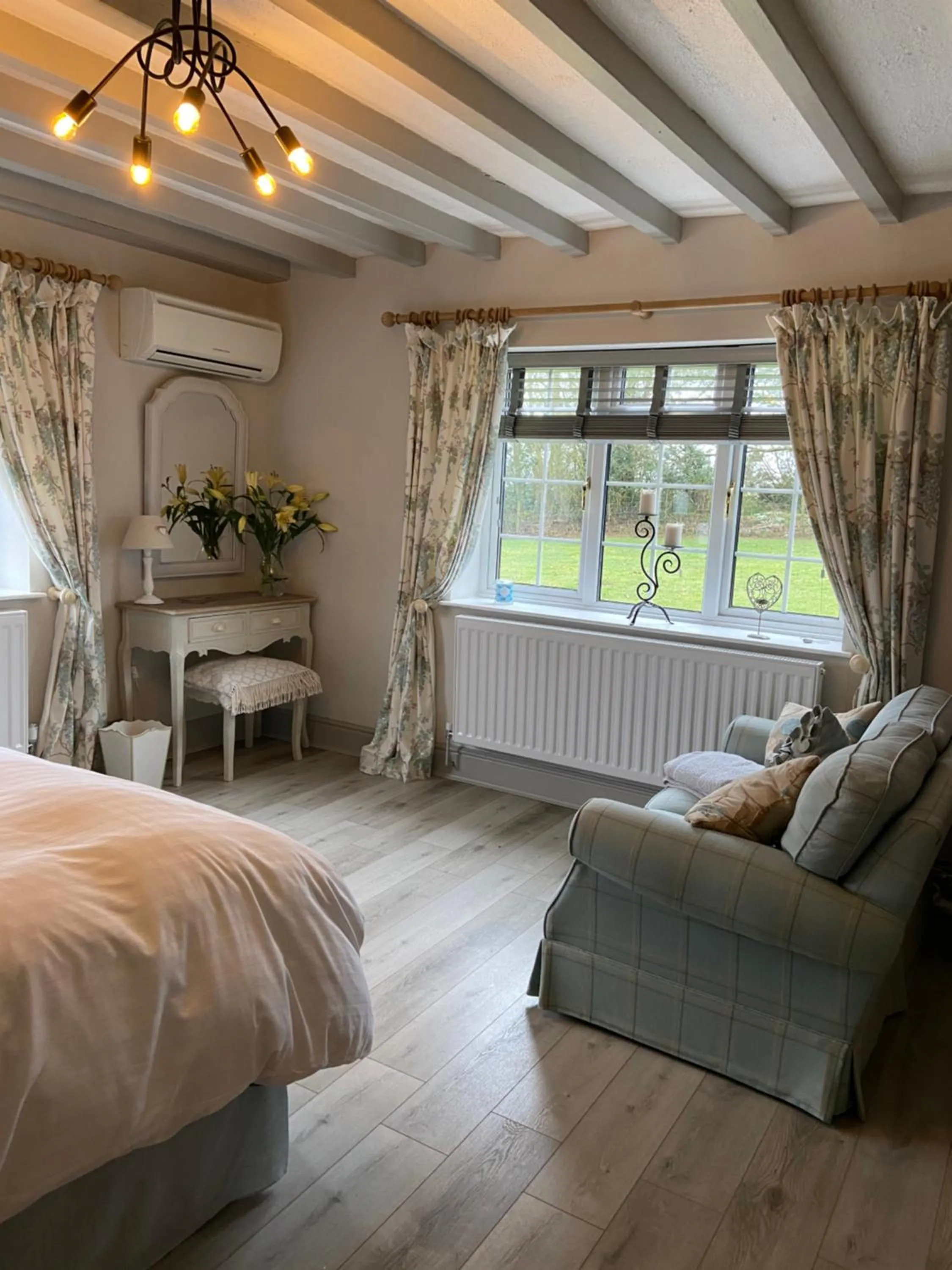 Bed in Ticketyboo Suites