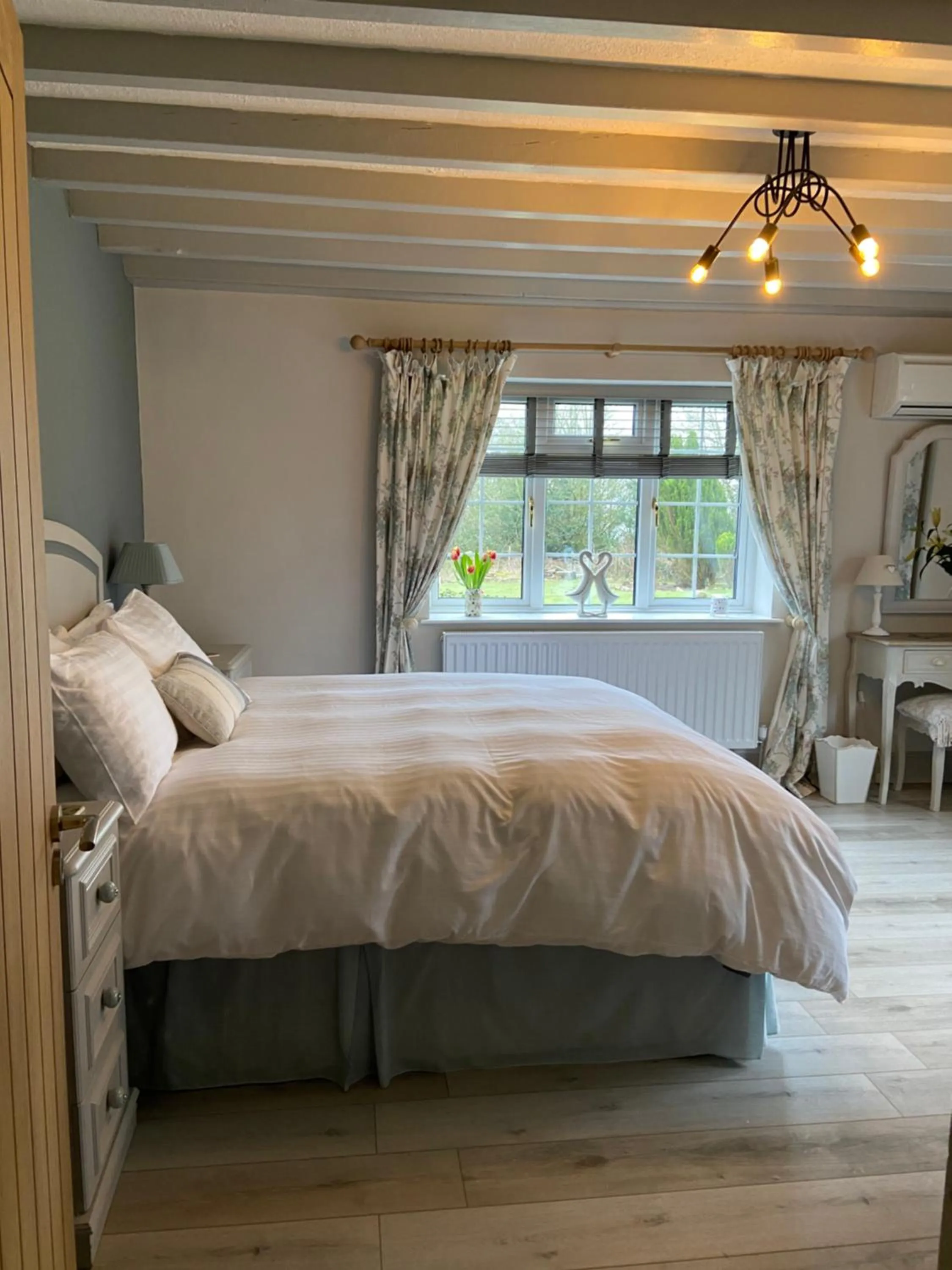 Bed in Ticketyboo Suites