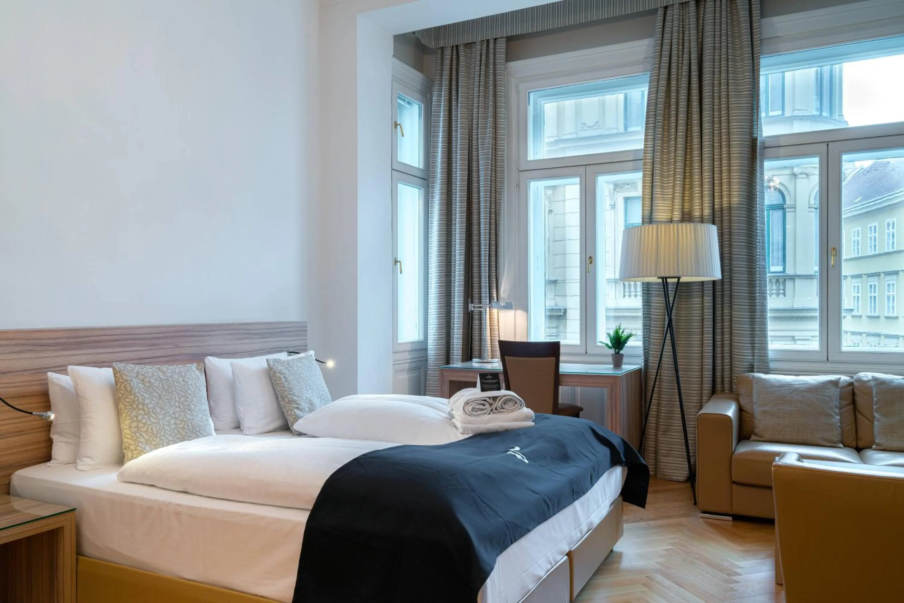 Bed in Vienna Residence, City Hall - Parliament