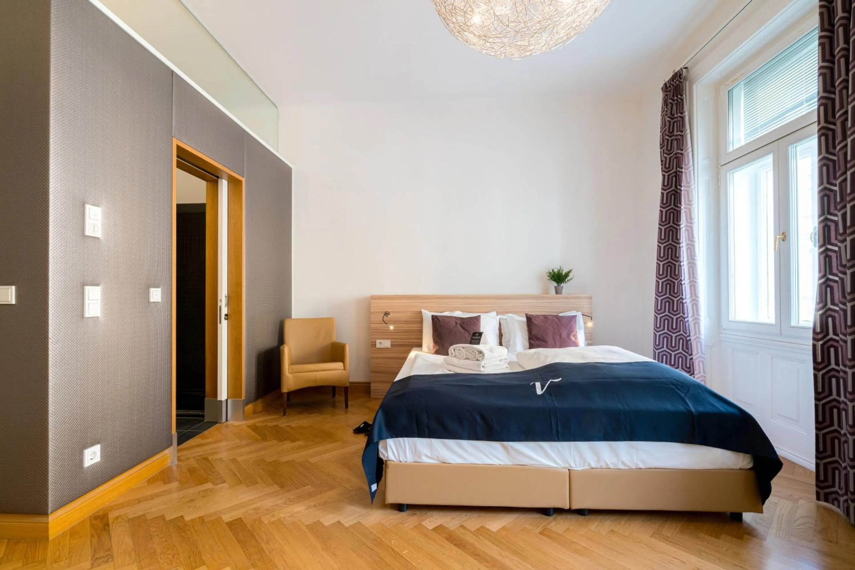 Bed in Vienna Residence, City Hall - Parliament