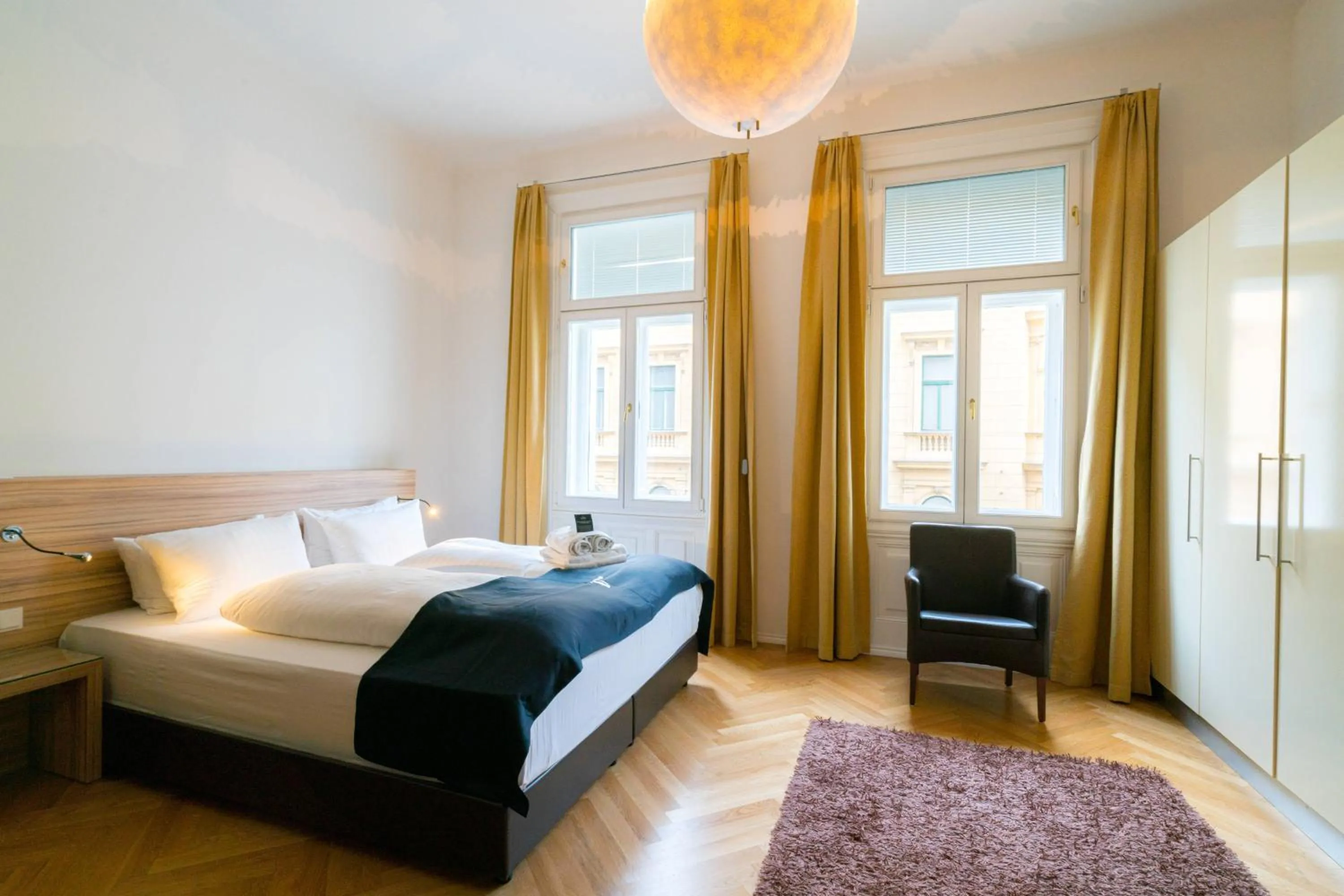 Bed in Vienna Residence, City Hall - Parliament