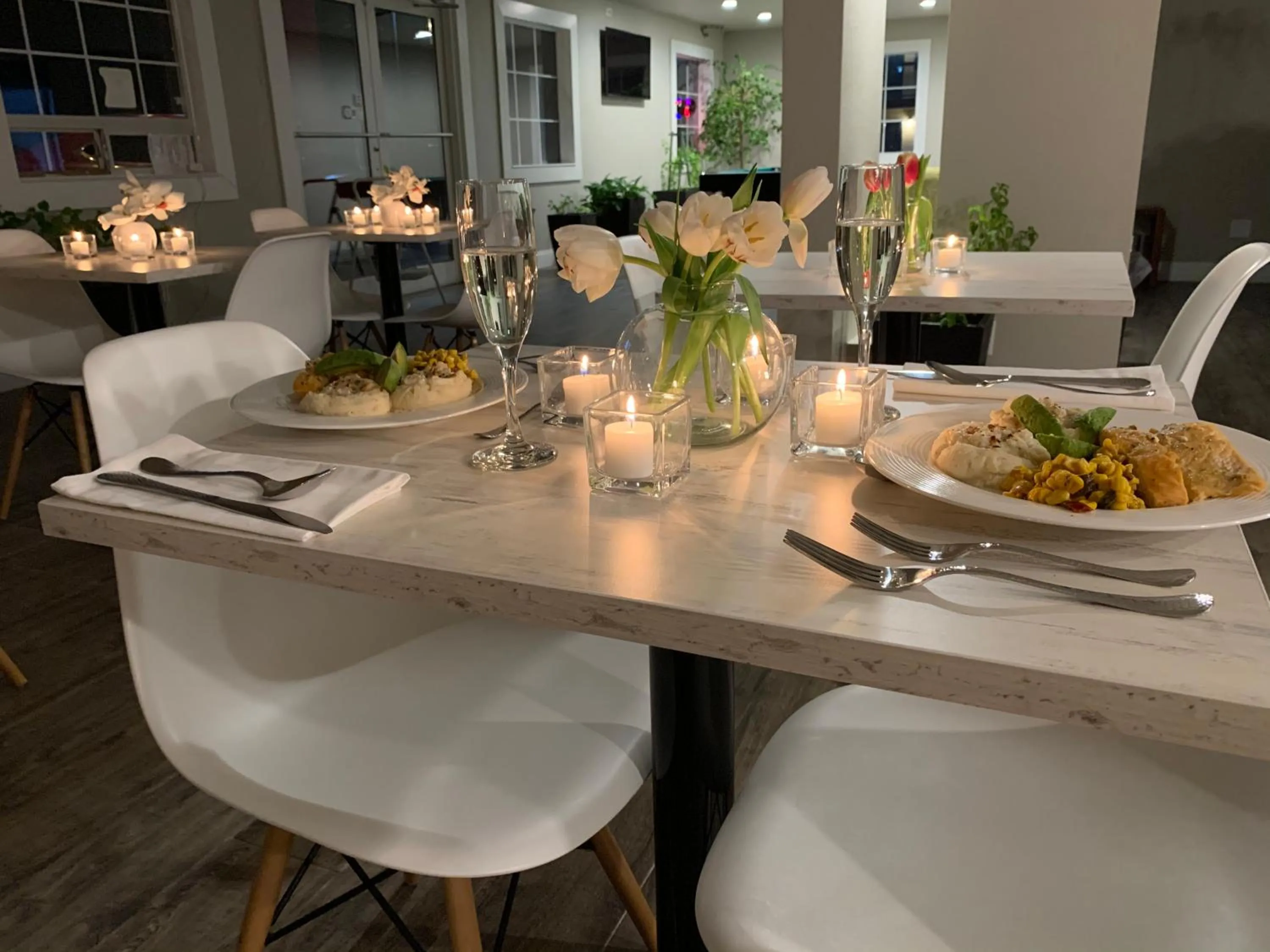 Dining area in Stratus Suites Boutique Hotel