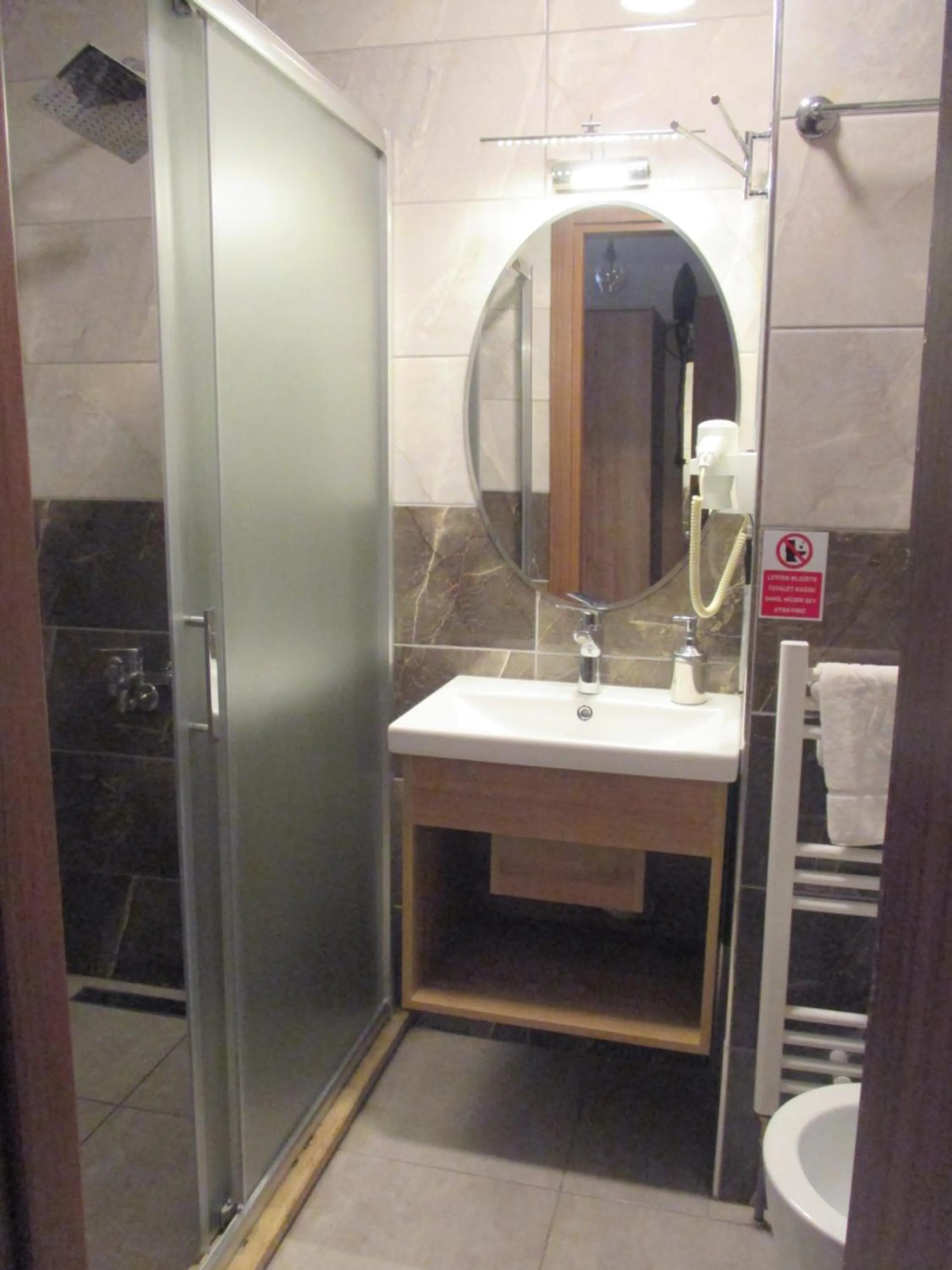 Shower in Butterfly Butik Hotel