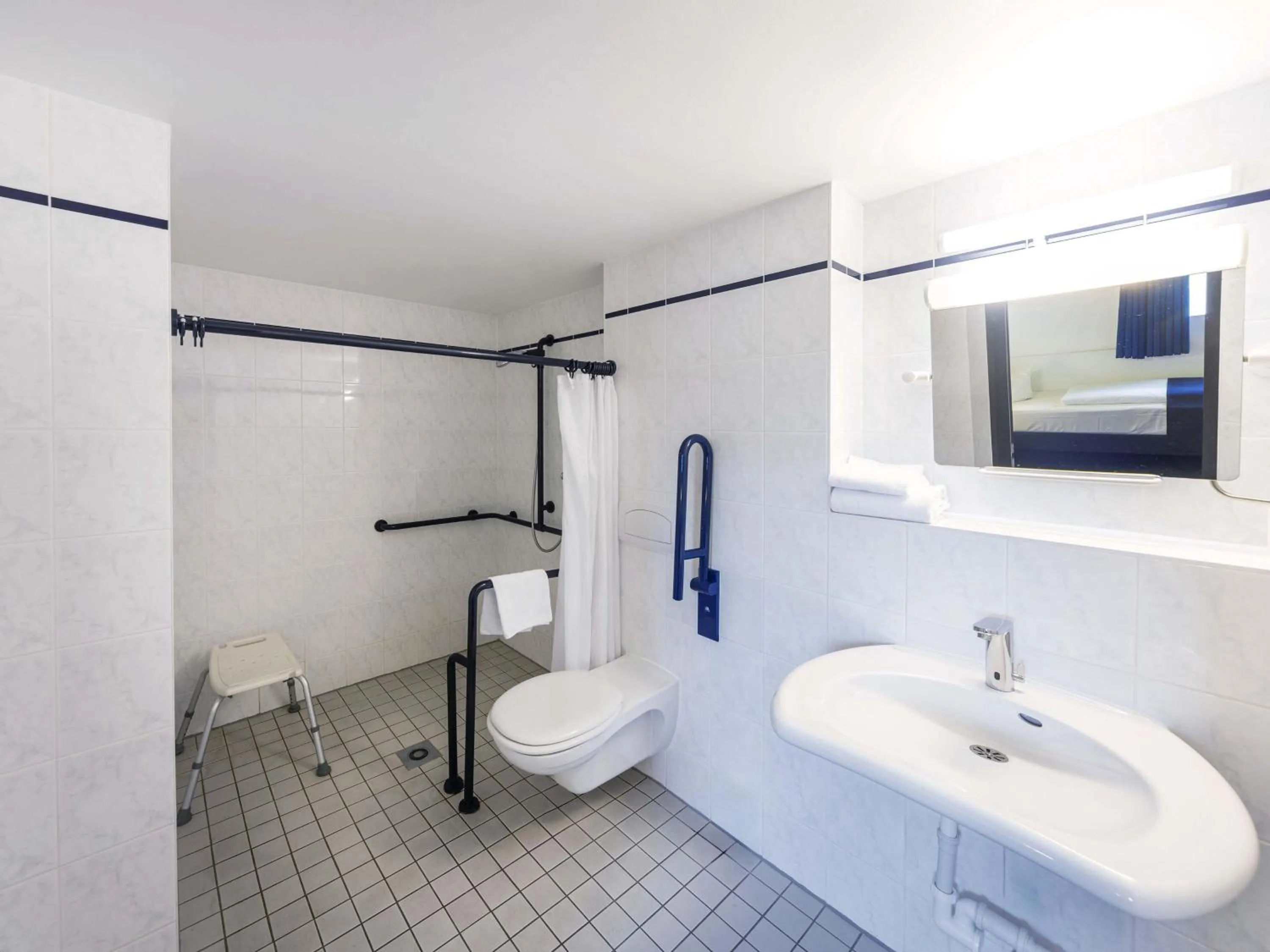 Shower in B&B Hotel Leipzig-Nord