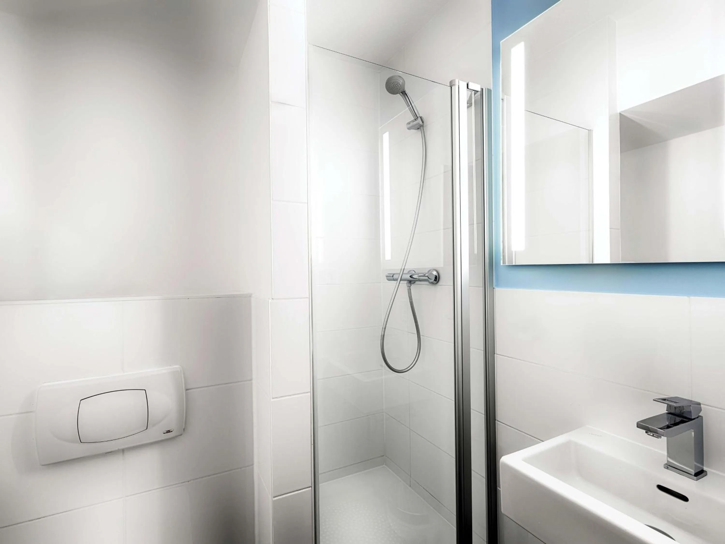 Shower in B&B HOTEL Köln-Frechen