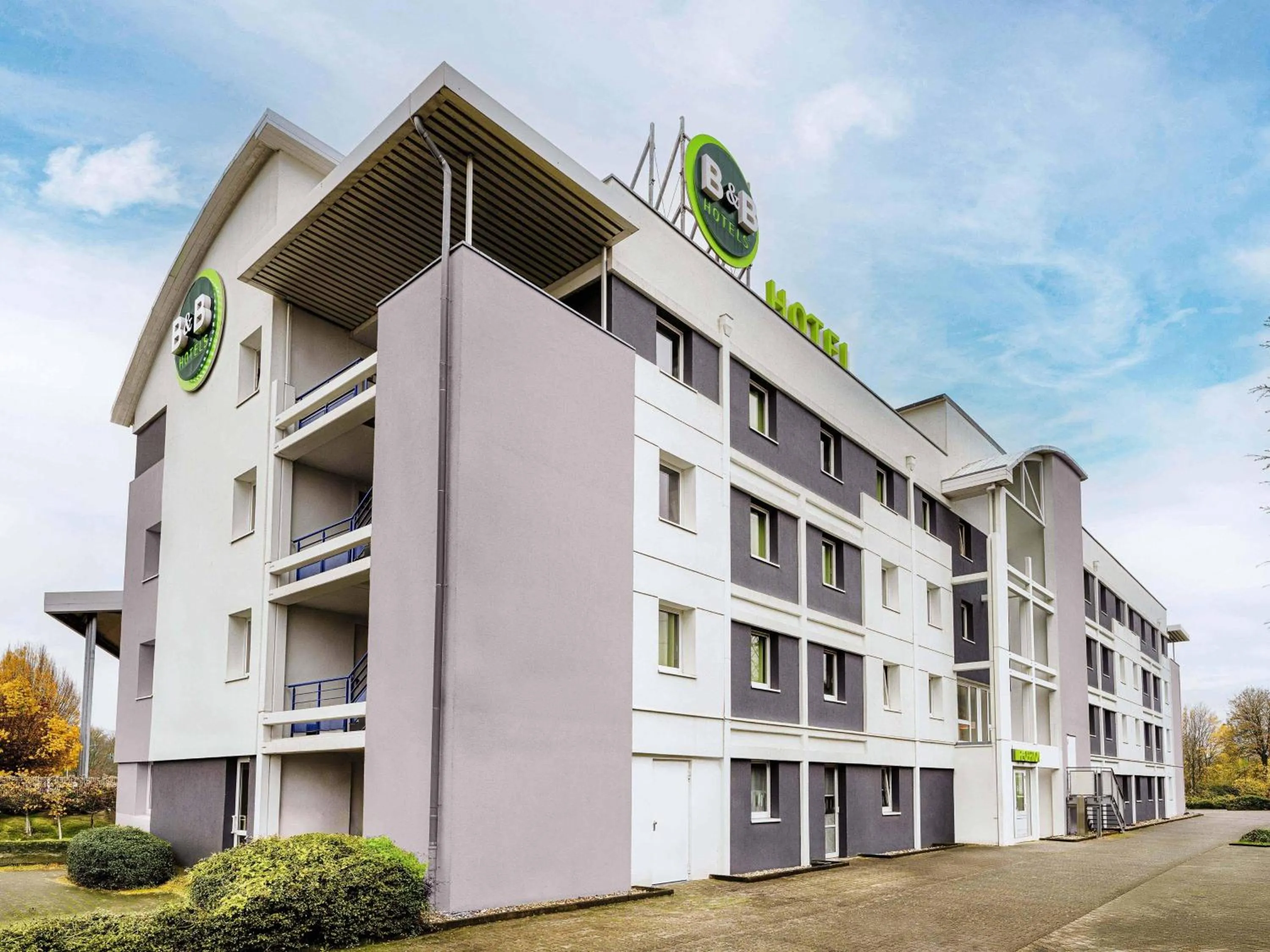 Property building in B&B HOTEL Köln-Frechen