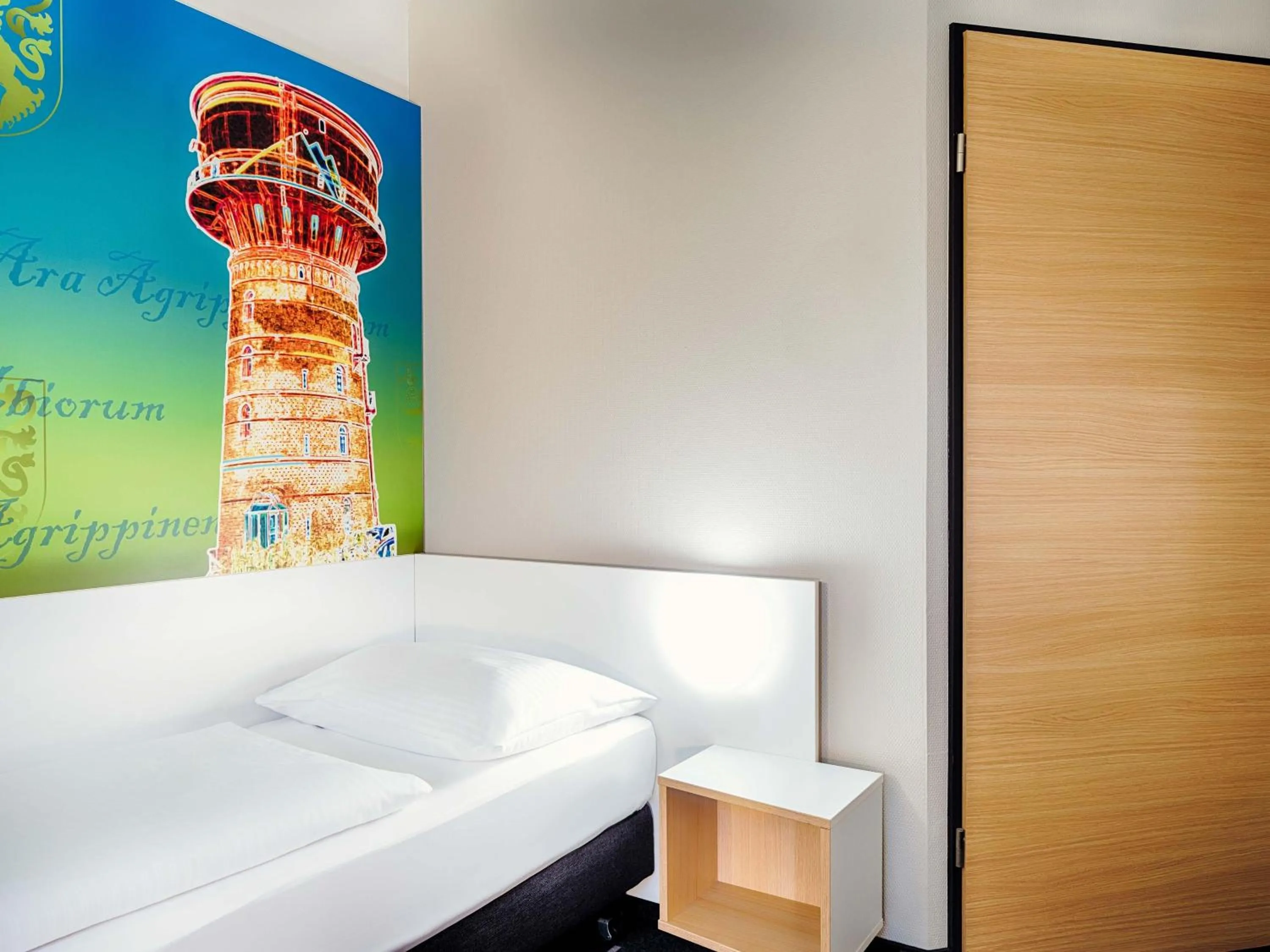 Bathroom, Bed in B&B HOTEL Köln-Frechen