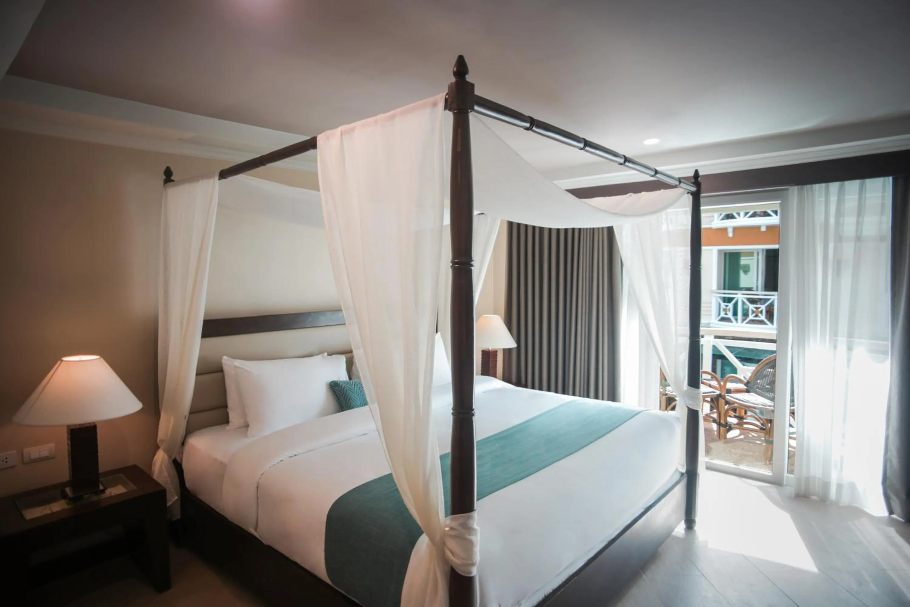 Bed in Boracay Mandarin Island Hotel