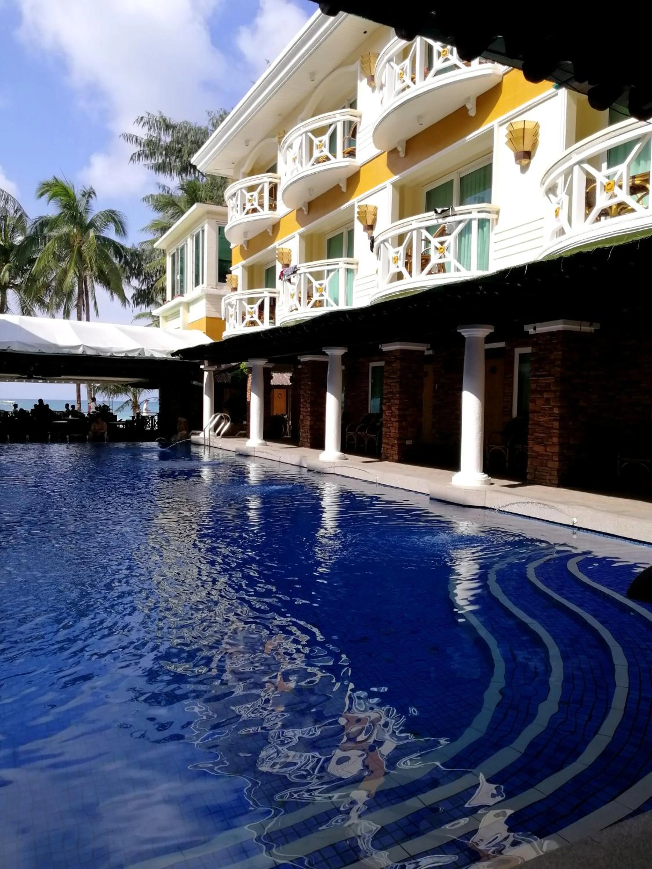 Swimming pool in Boracay Mandarin Island Hotel