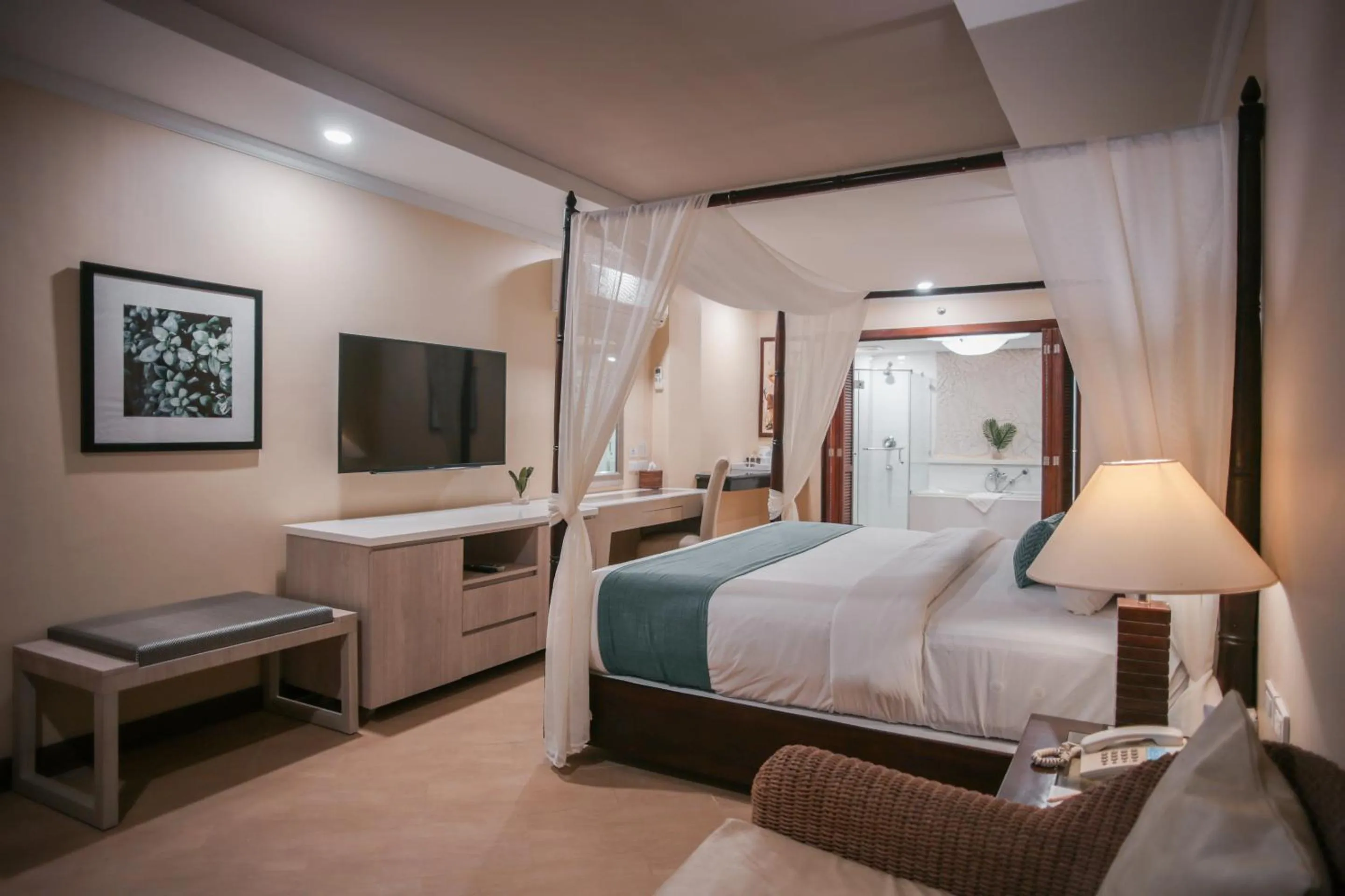 Bed in Boracay Mandarin Island Hotel