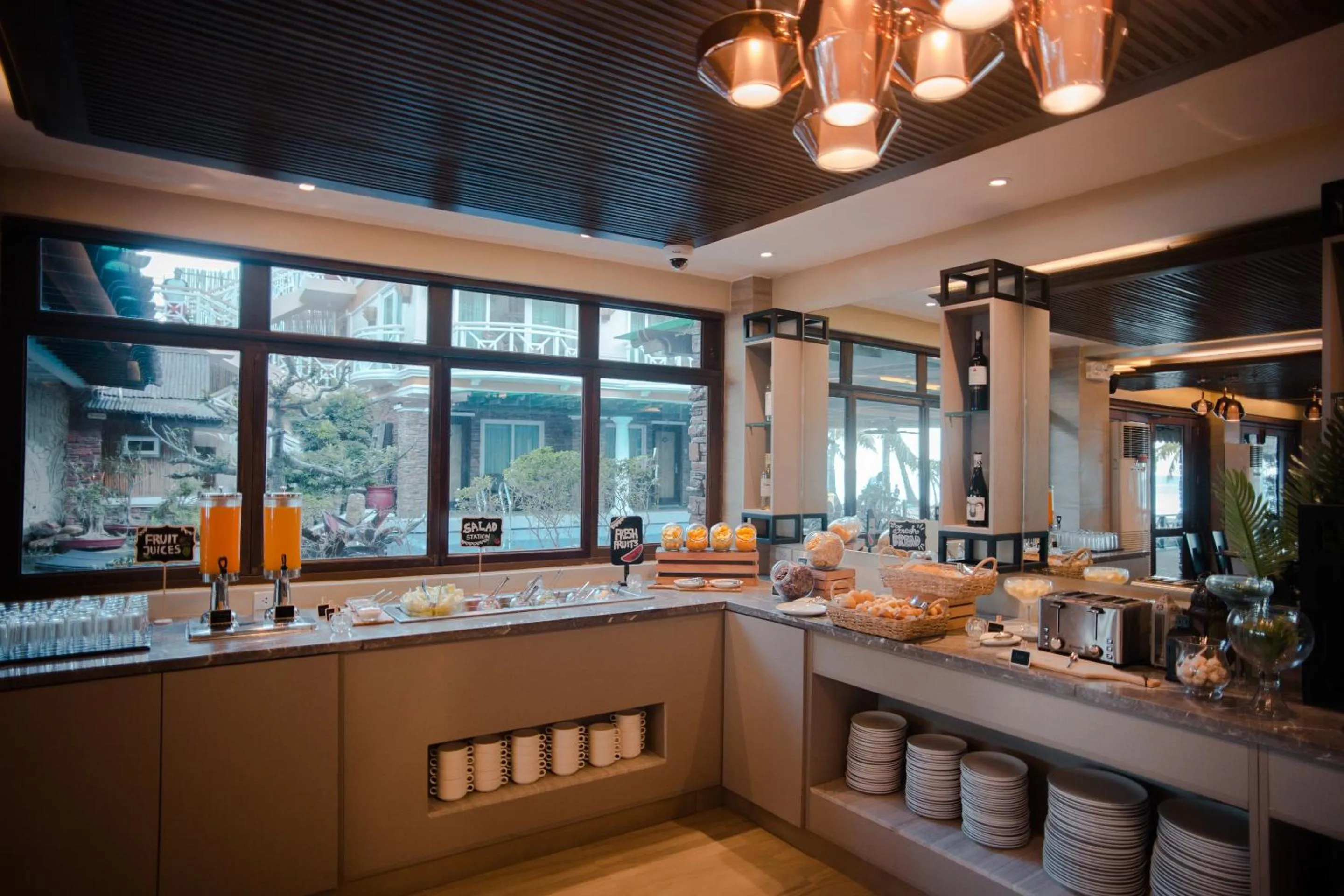 Restaurant/places to eat in Boracay Mandarin Island Hotel