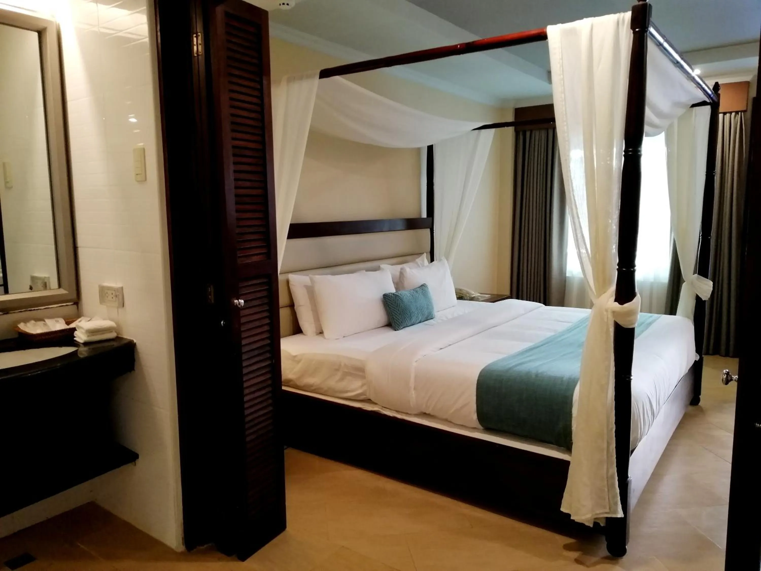 Bed in Boracay Mandarin Island Hotel