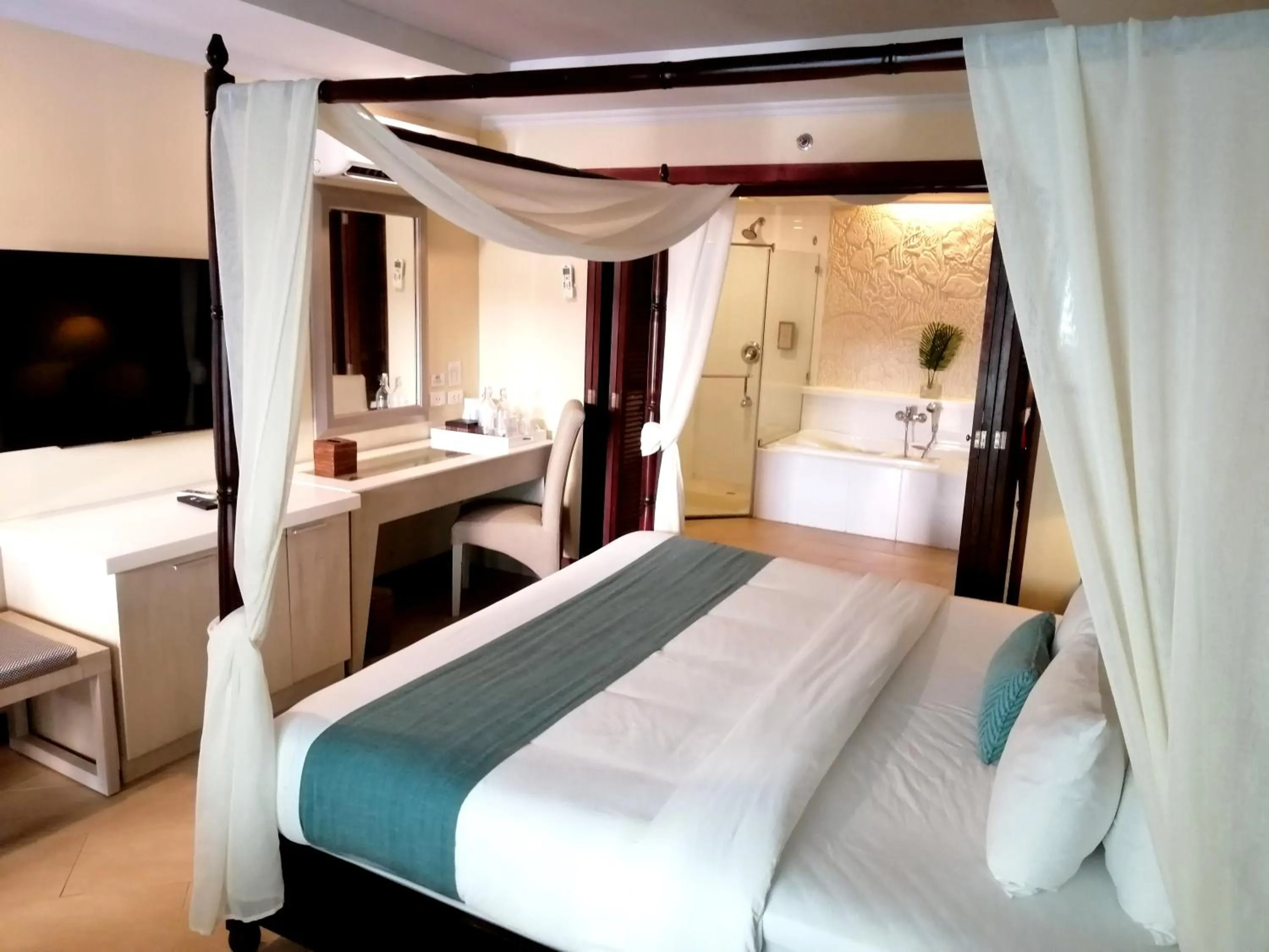 Bedroom, Bed in Boracay Mandarin Island Hotel