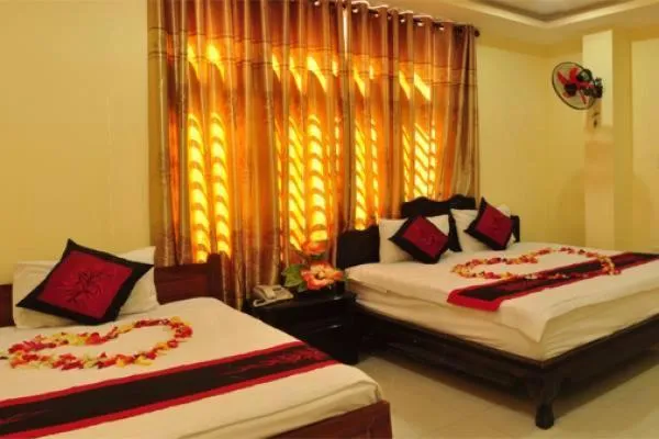 Photo of the whole room, Bed in Champa Hue Hotel