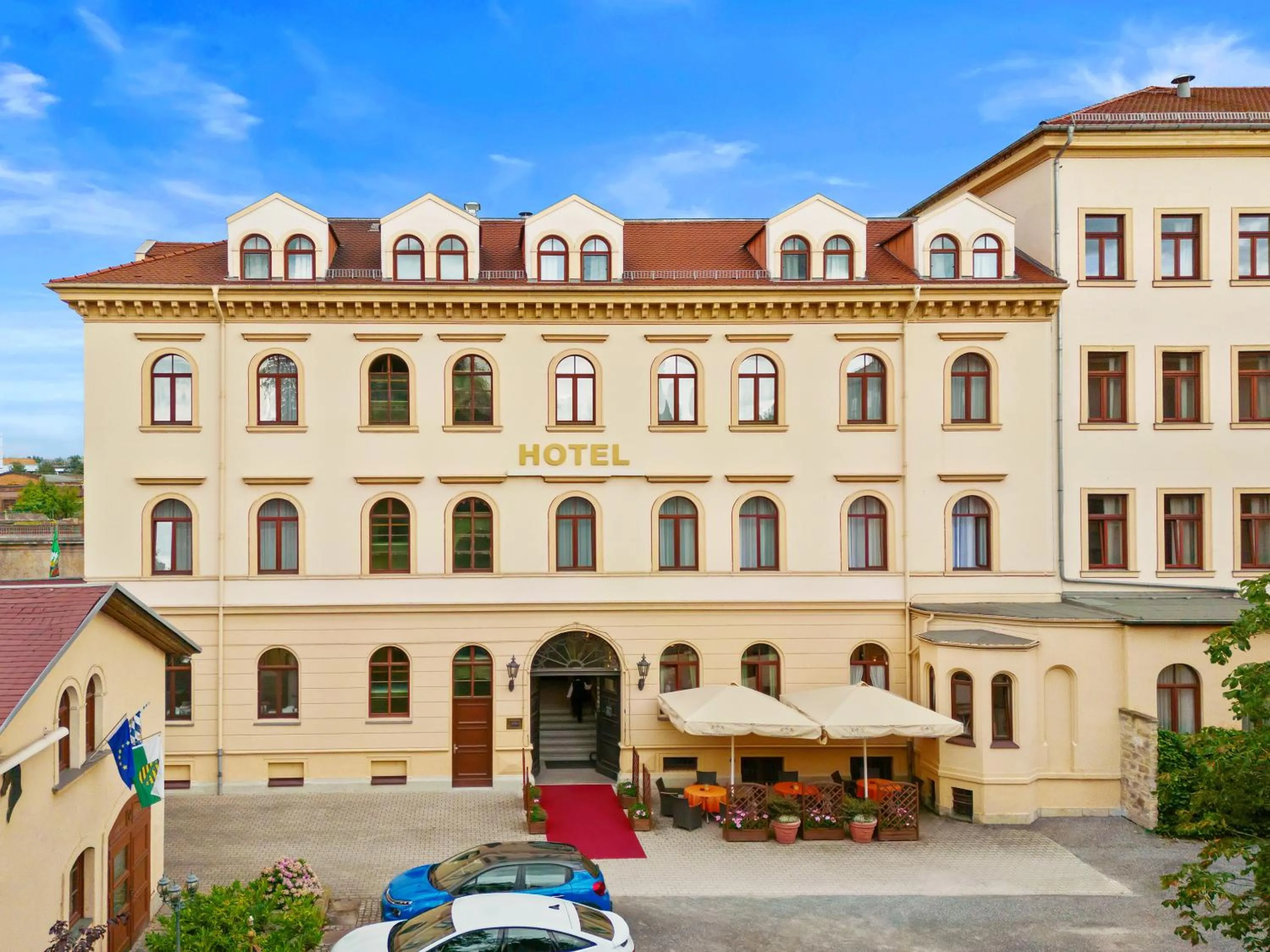 Property building in Hotel Bayerischer Hof Dresden