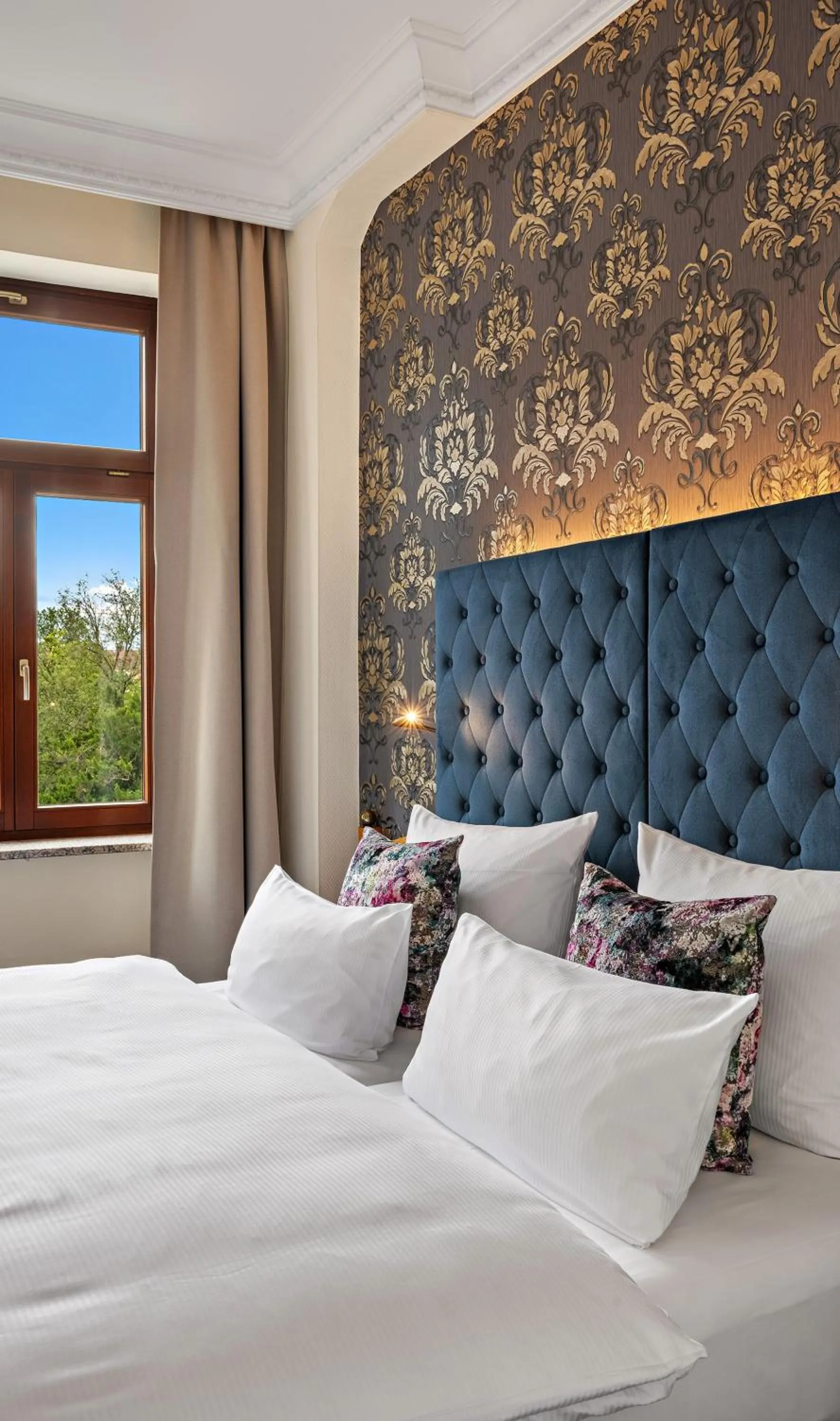 Photo of the whole room, Bed in Hotel Bayerischer Hof Dresden